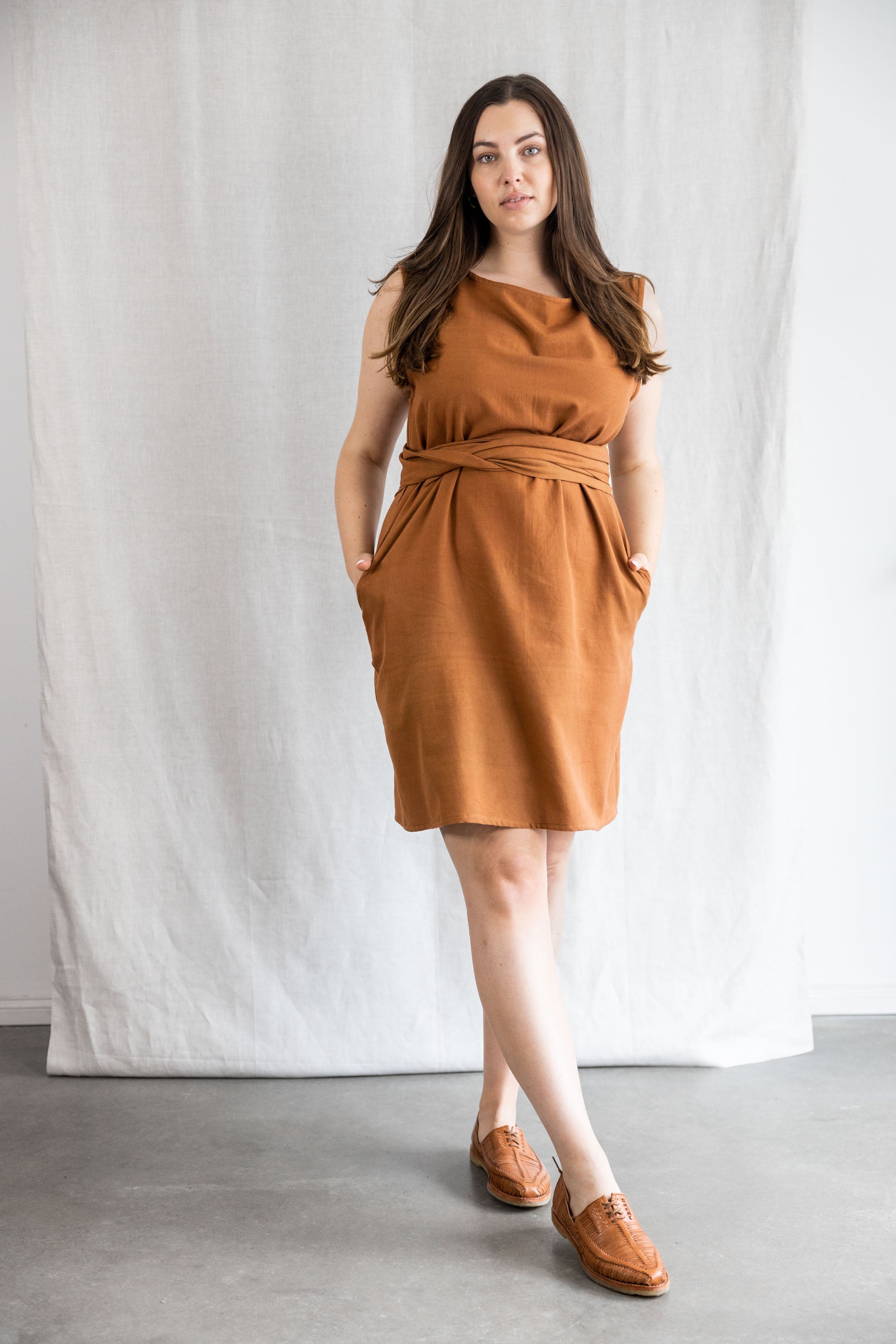 92531 - Damen vegan Kleid Aarav Haselnuss