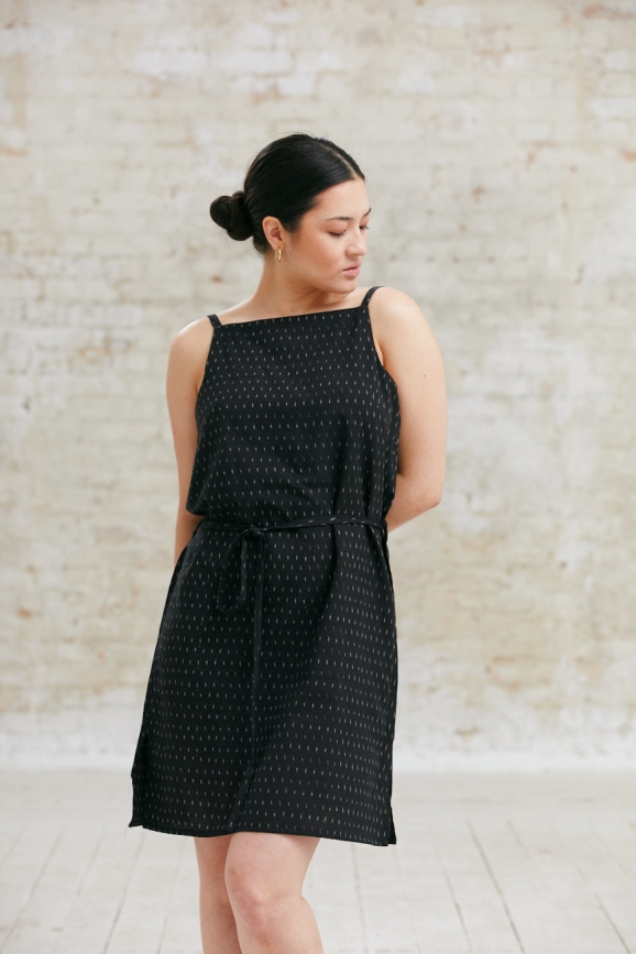 Jyoti Fair Works Damen vegan Kleid Renuka Ikat Schwarz