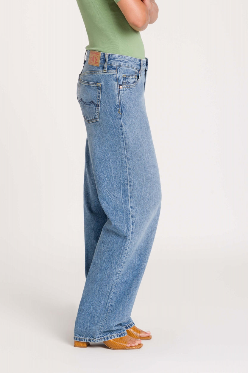 Kings of Indigo womens vegan Jeans Joan | Cindy Mid Washed Blue