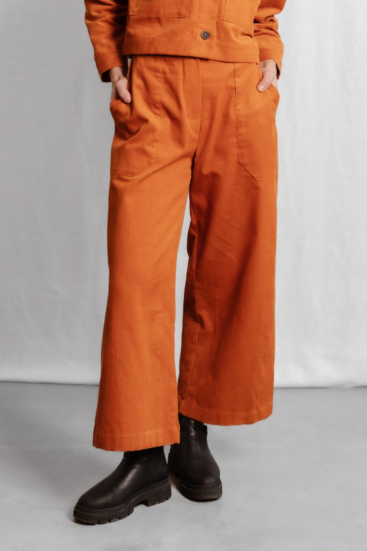 Jyoti Fair Works Damen vegan Hose Kord Damini Bernstein Orange