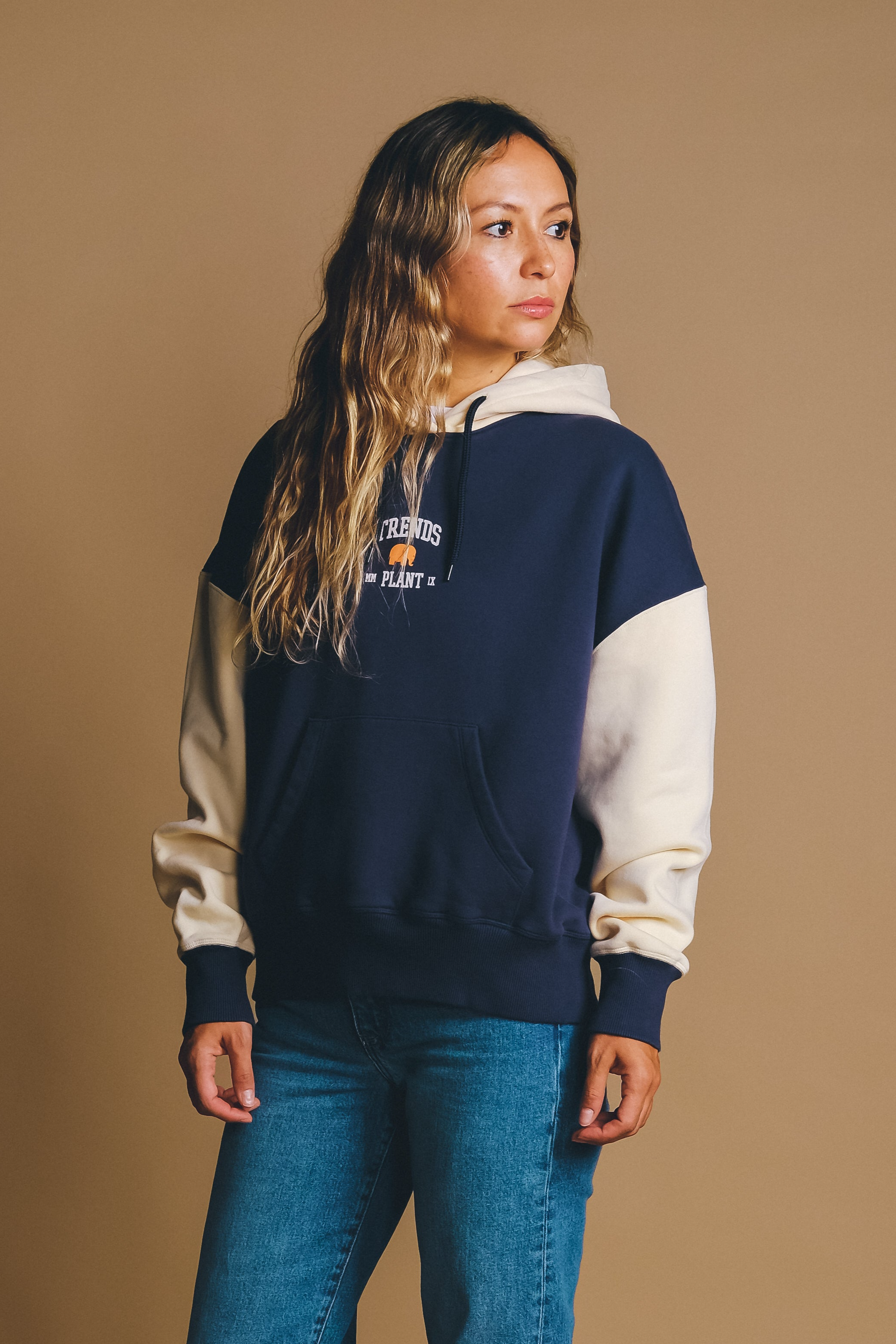 Image of Trendsplant dames vegan Hoodie Oversized Alpha College Crème & Diep Marineblauw