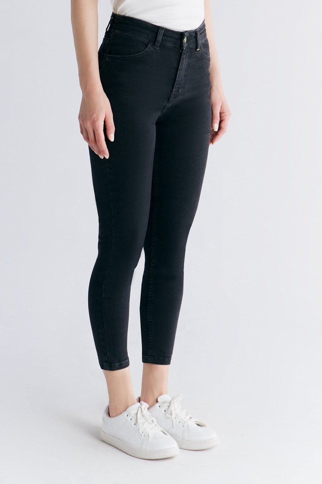 Evermind womens vegan Jeans Short Leg Skinny Fit Carbon Gray
