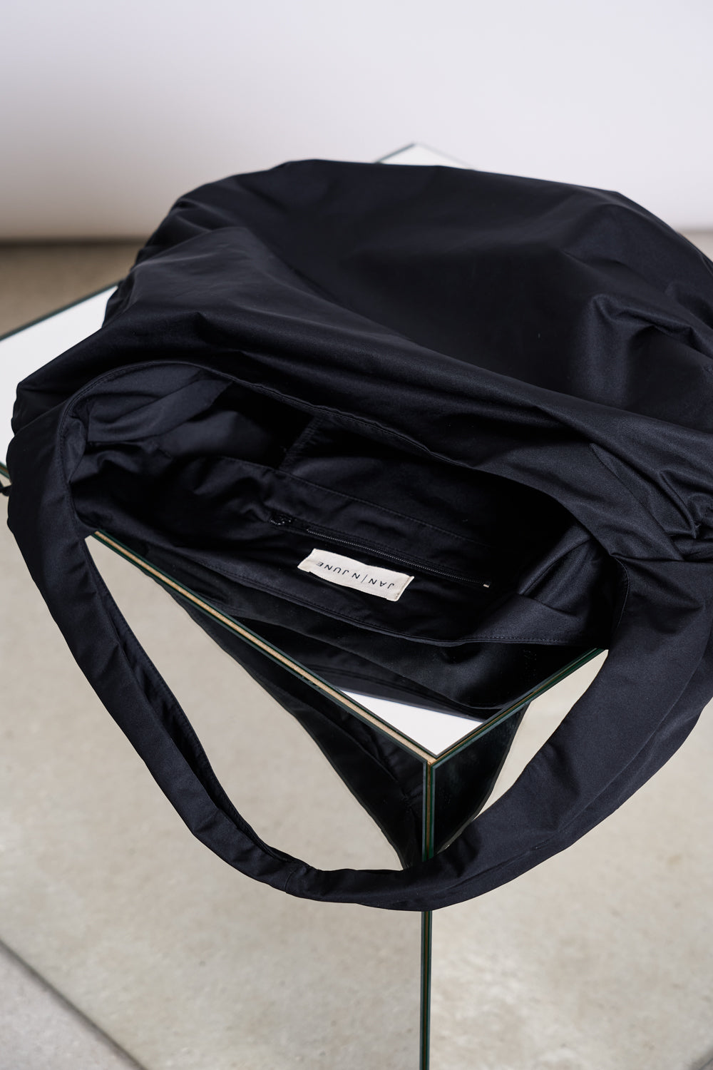 JAN 'N JUNE Tas Shopper Trekkoord Lyne Zwart