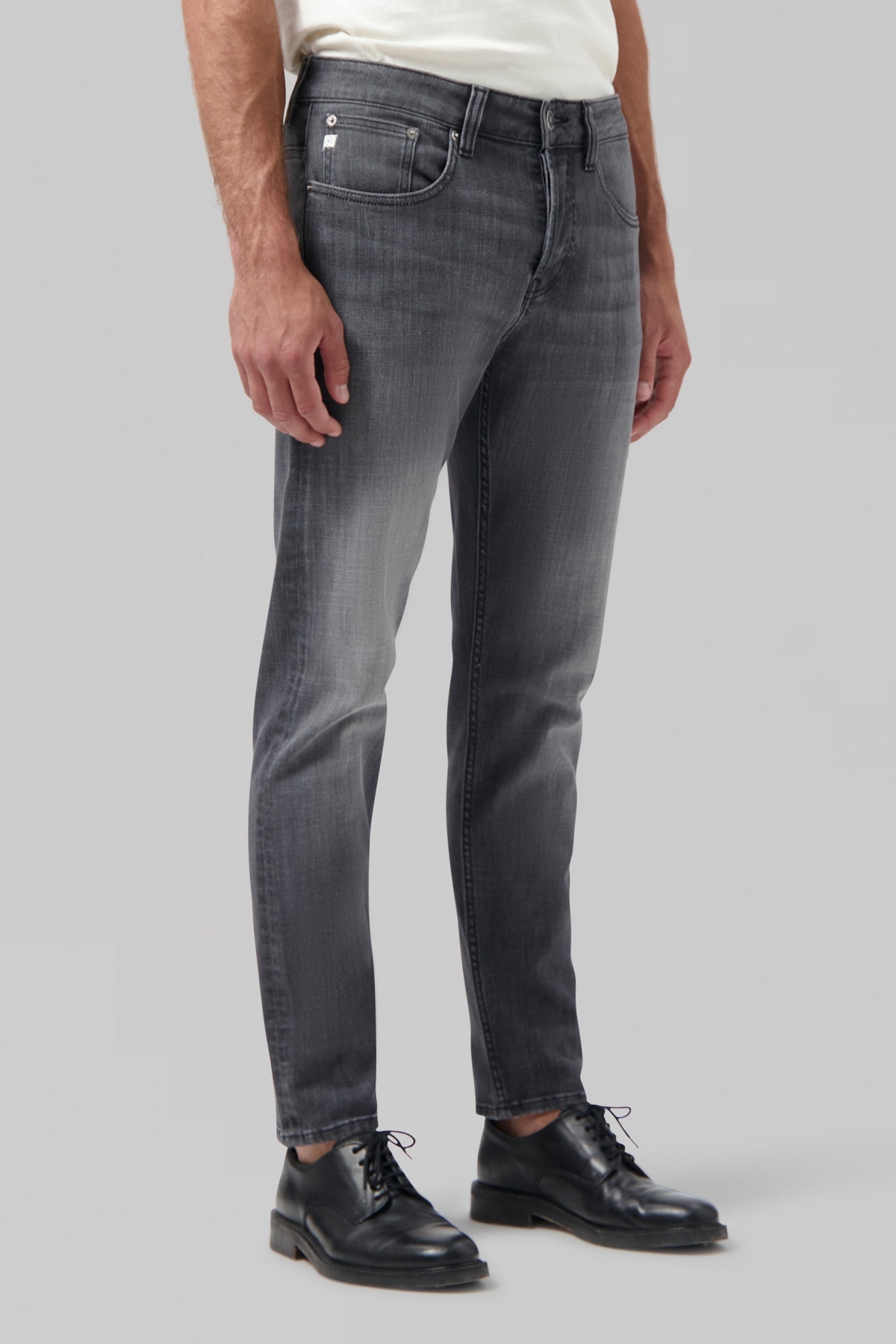 MUD Jeans Herren vegan Jeans Mid Slim Rick Authentic Schwarz