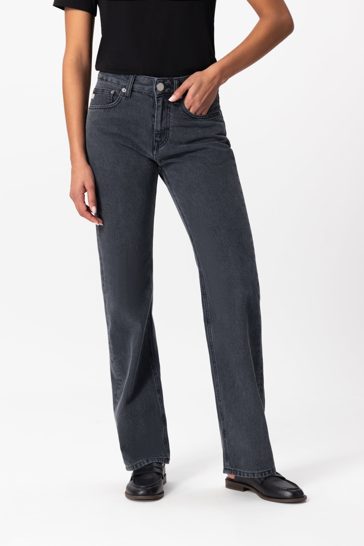 MUD Jeans Damen vegan Jeans Mid Loose Jamie Used Schwarz
