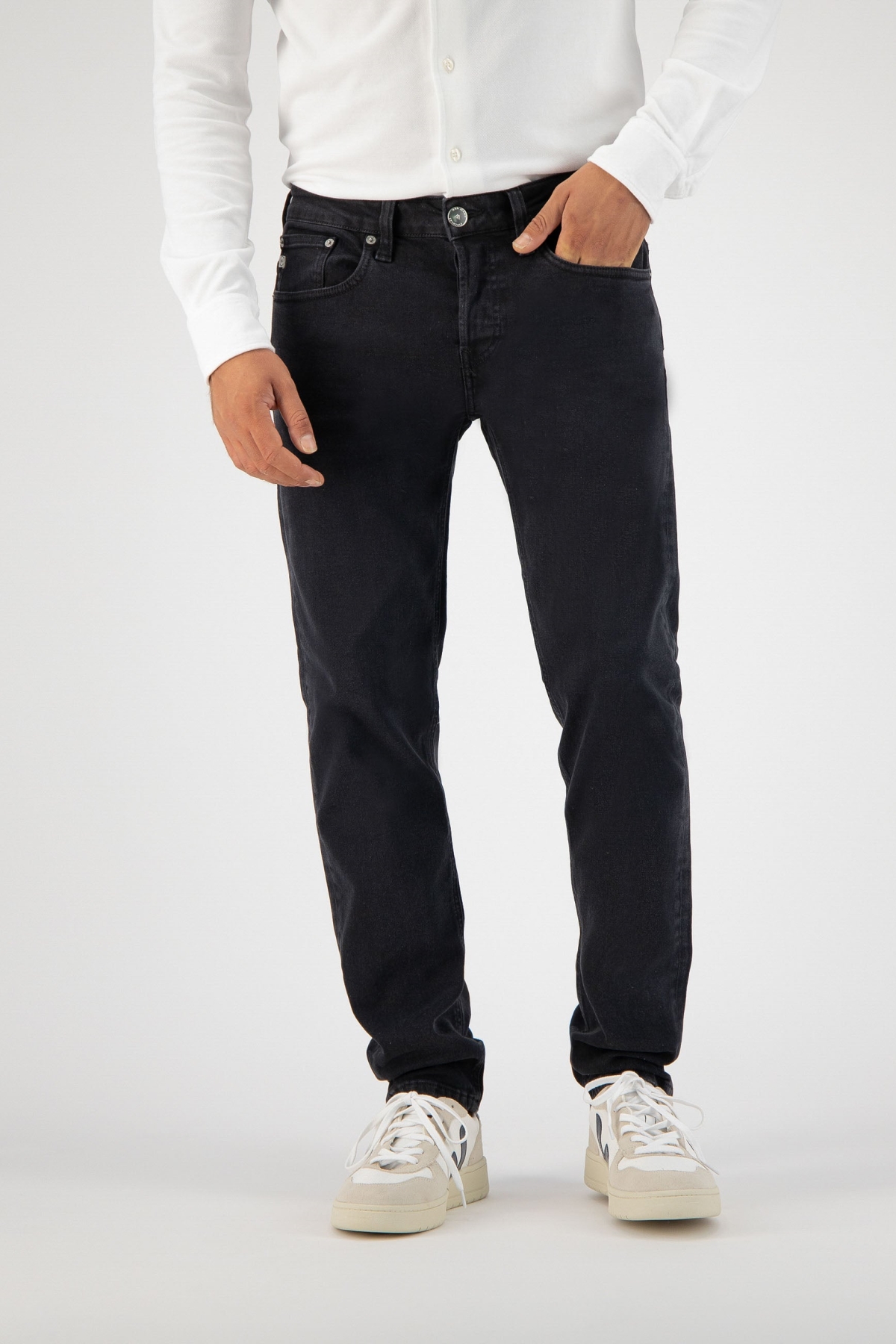 MUD Jeans Herren vegan Jeans Low Tapered Dunn Stone Schwarz