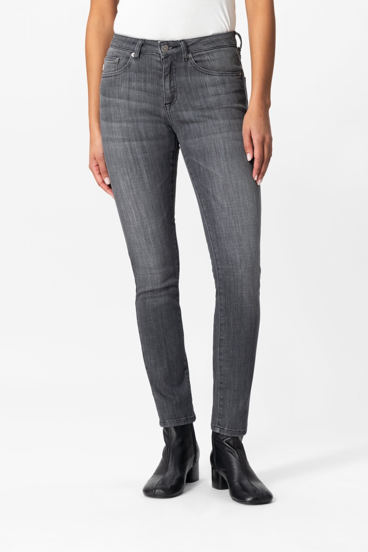 MUD Jeans Damen vegan Jeans Low Slim Faye Authentic Schwarz