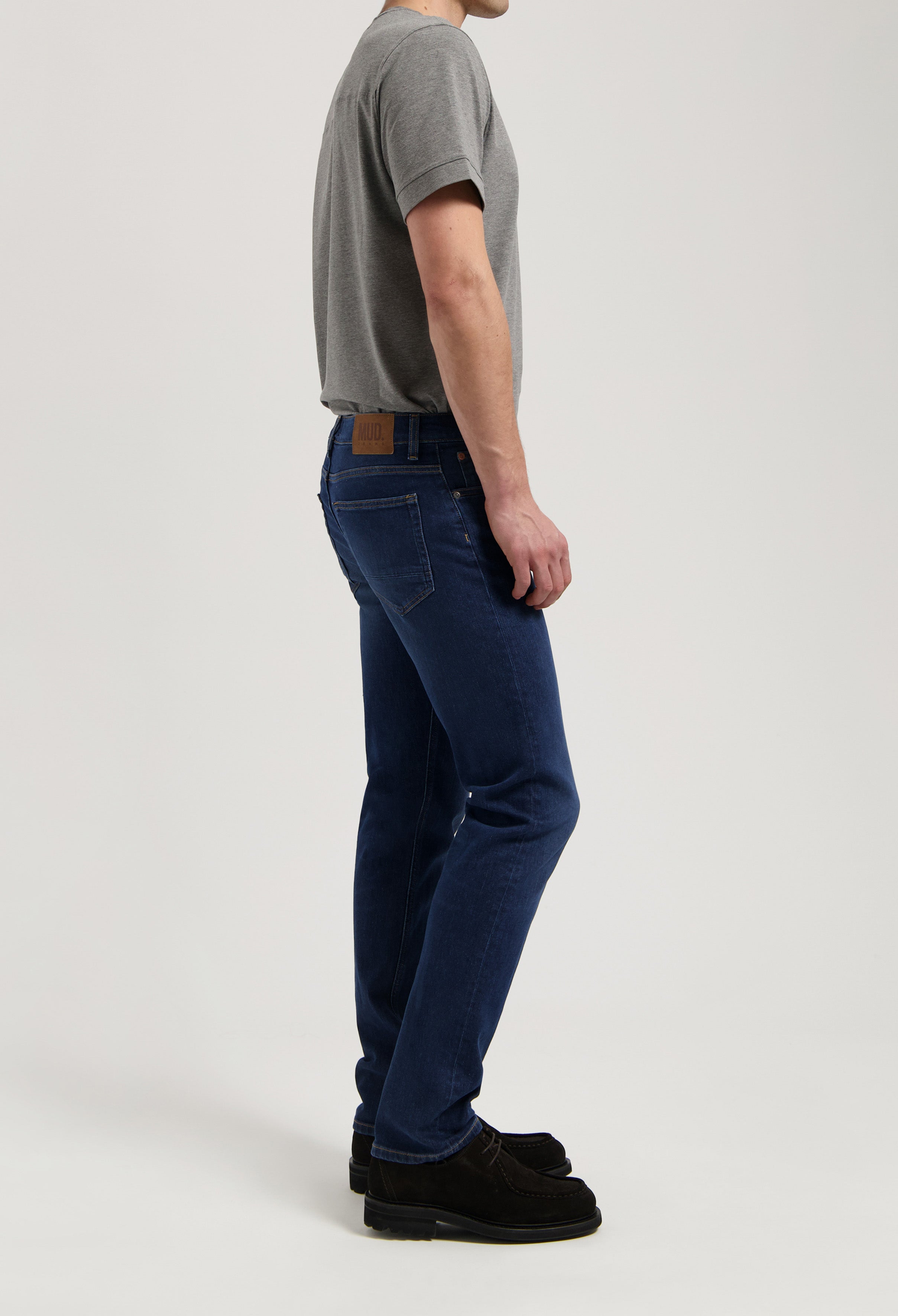 MUD Jeans men vegan Jeans Mid Straight Bryce Medium Dark