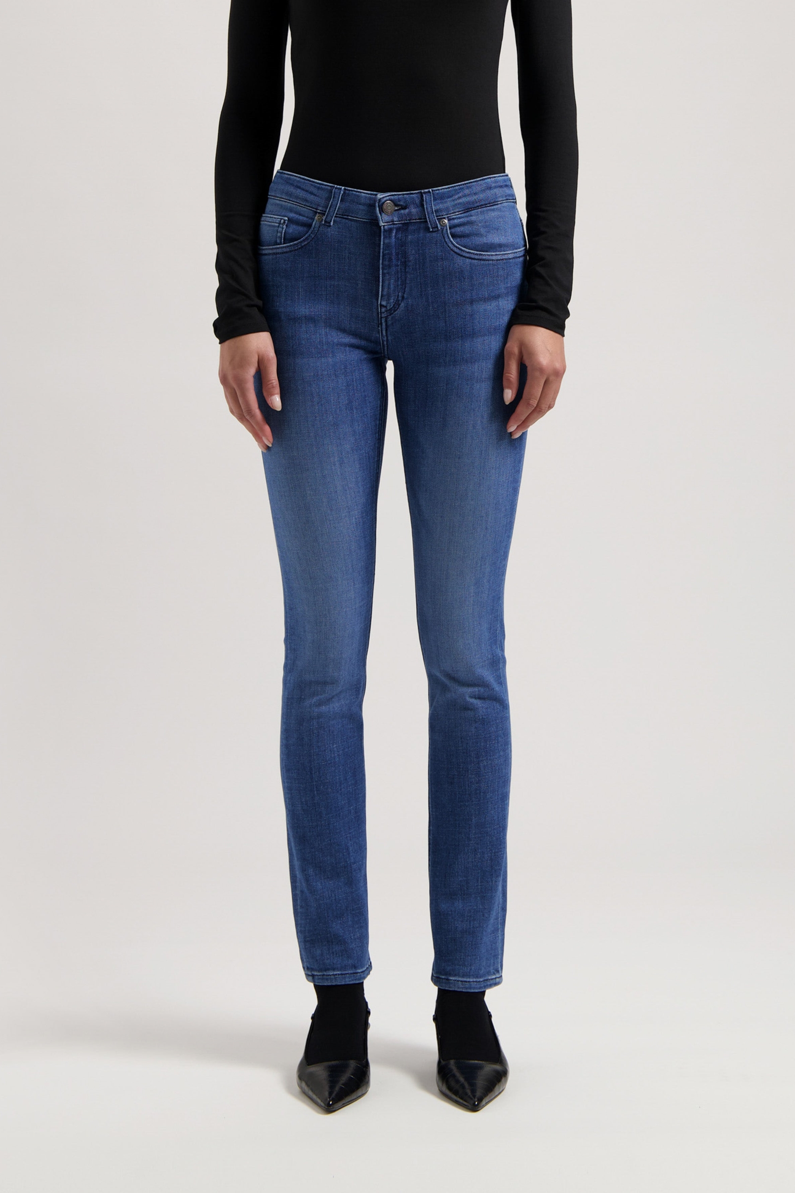 MUD Jeans Damen vegan Jeans Low Slim Faye Authentic Indigo