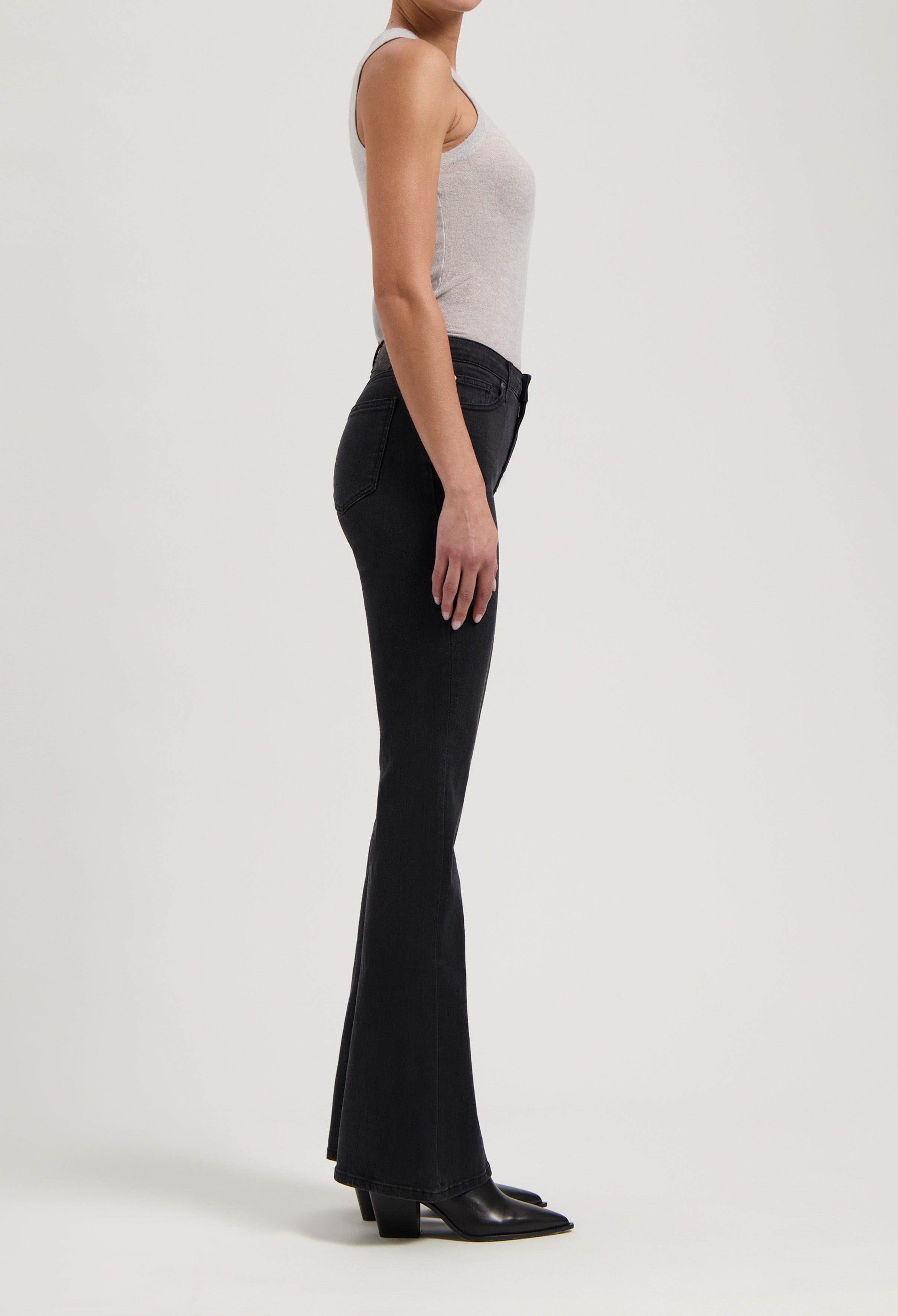MUD Jeans womens vegan Jeans High Flared Isy Stone Black