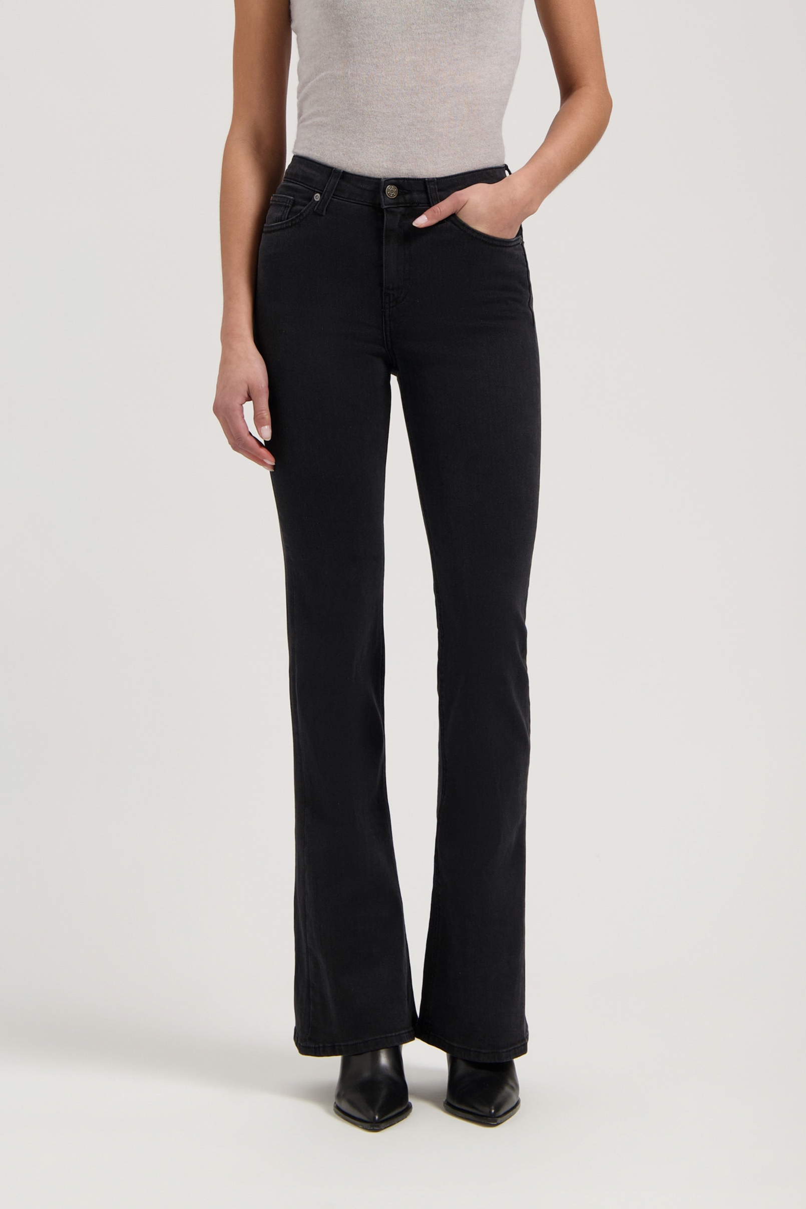 MUD Jeans Damen vegan Jeans High Flared Isy Stone Schwarz