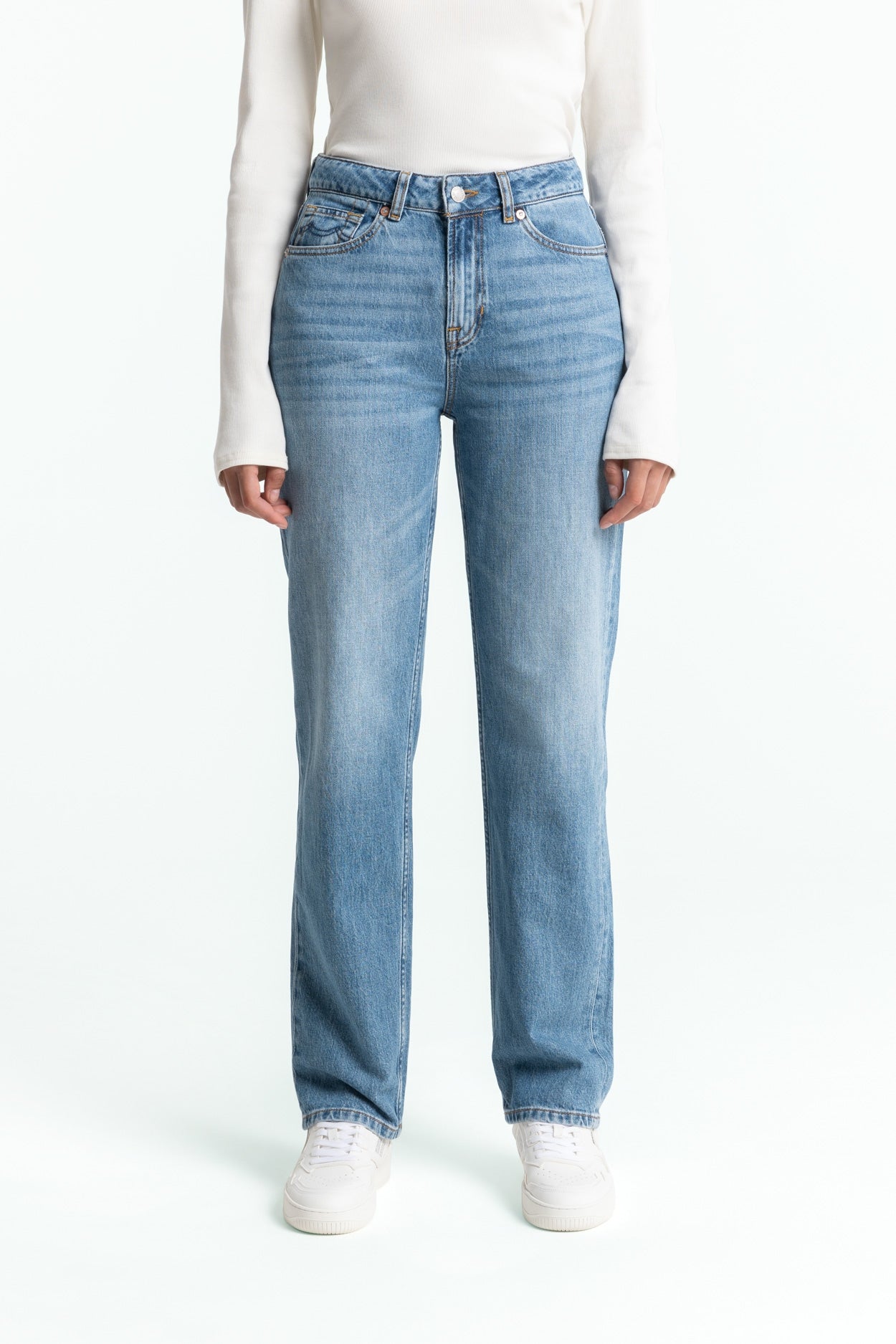 Kings Of Indigo Damen vegan Jeans Inoe Atria Mid Used Blau