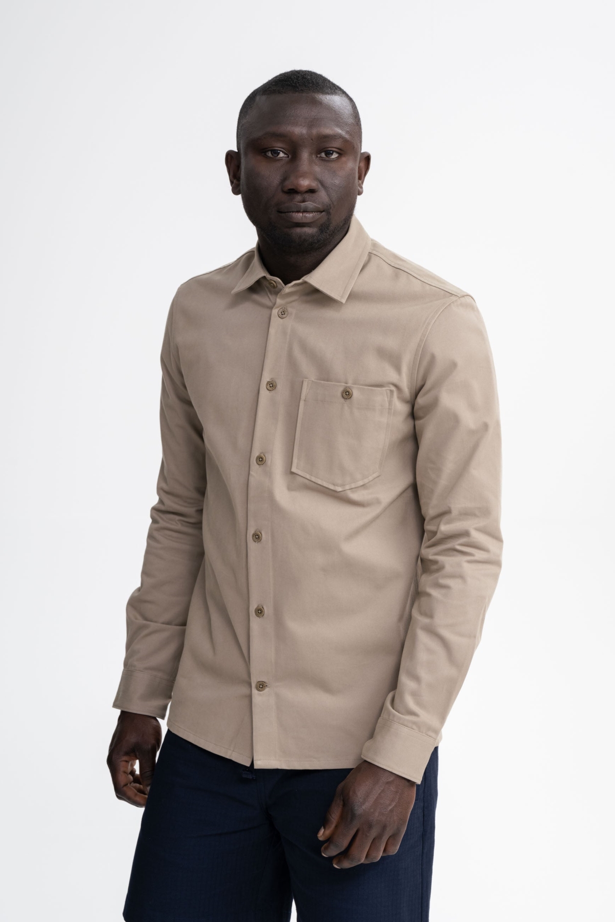 Image of MELA mannen vegan Twill Shirt Ashutosh Koriander Beige