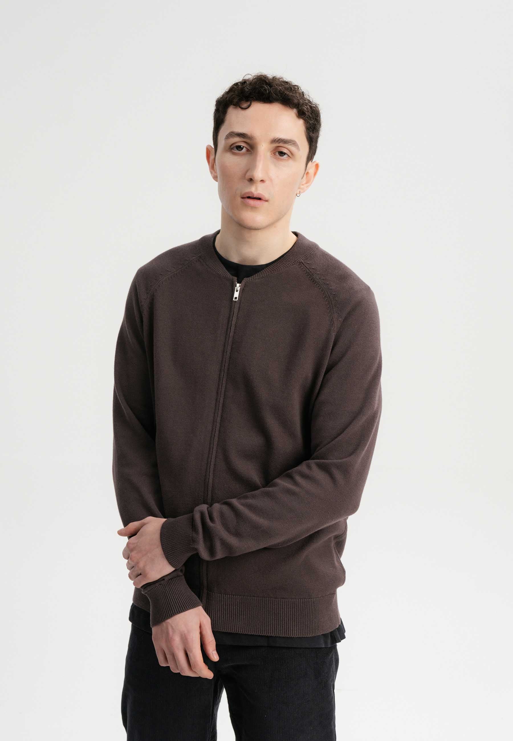 96232 - Herren vegan Strickjacke Shamial Dunkelbraun 96232 - Herren vegan Strickjacke Shamial Dunkelbraun