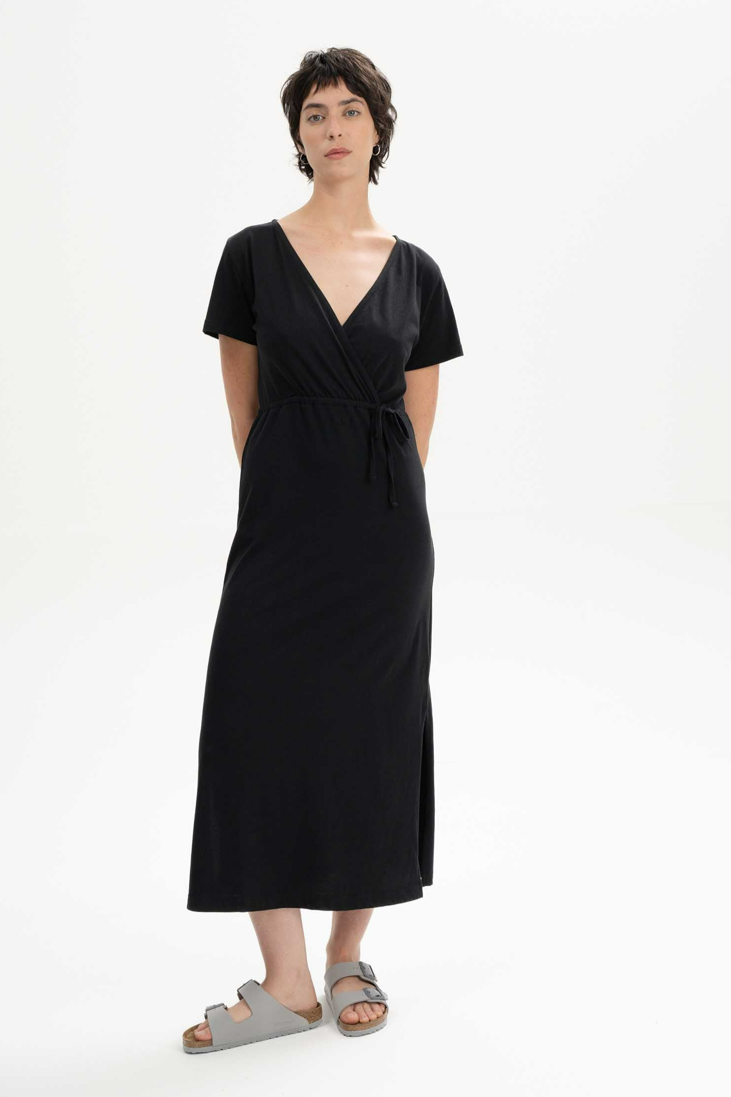 MELA Damen vegan Kleid V-Ausschnitt Lang Shreoshi Schwarz