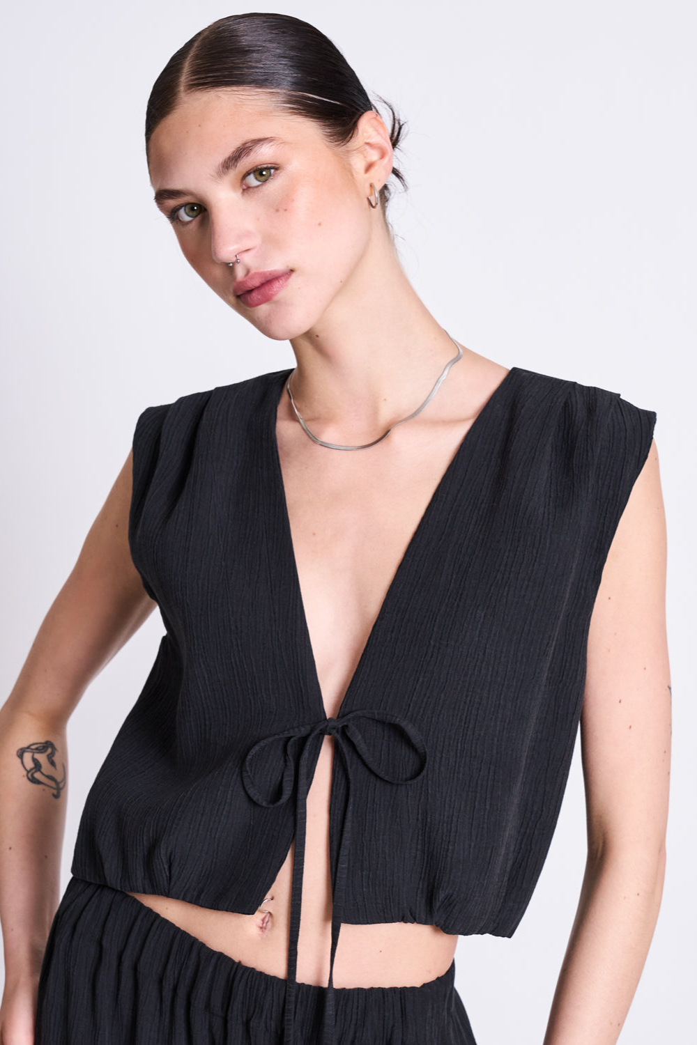 JAN N JUNE JAN 'N JUNE Damen vegan Top Crinkle Krawatte Stroget Schwarz