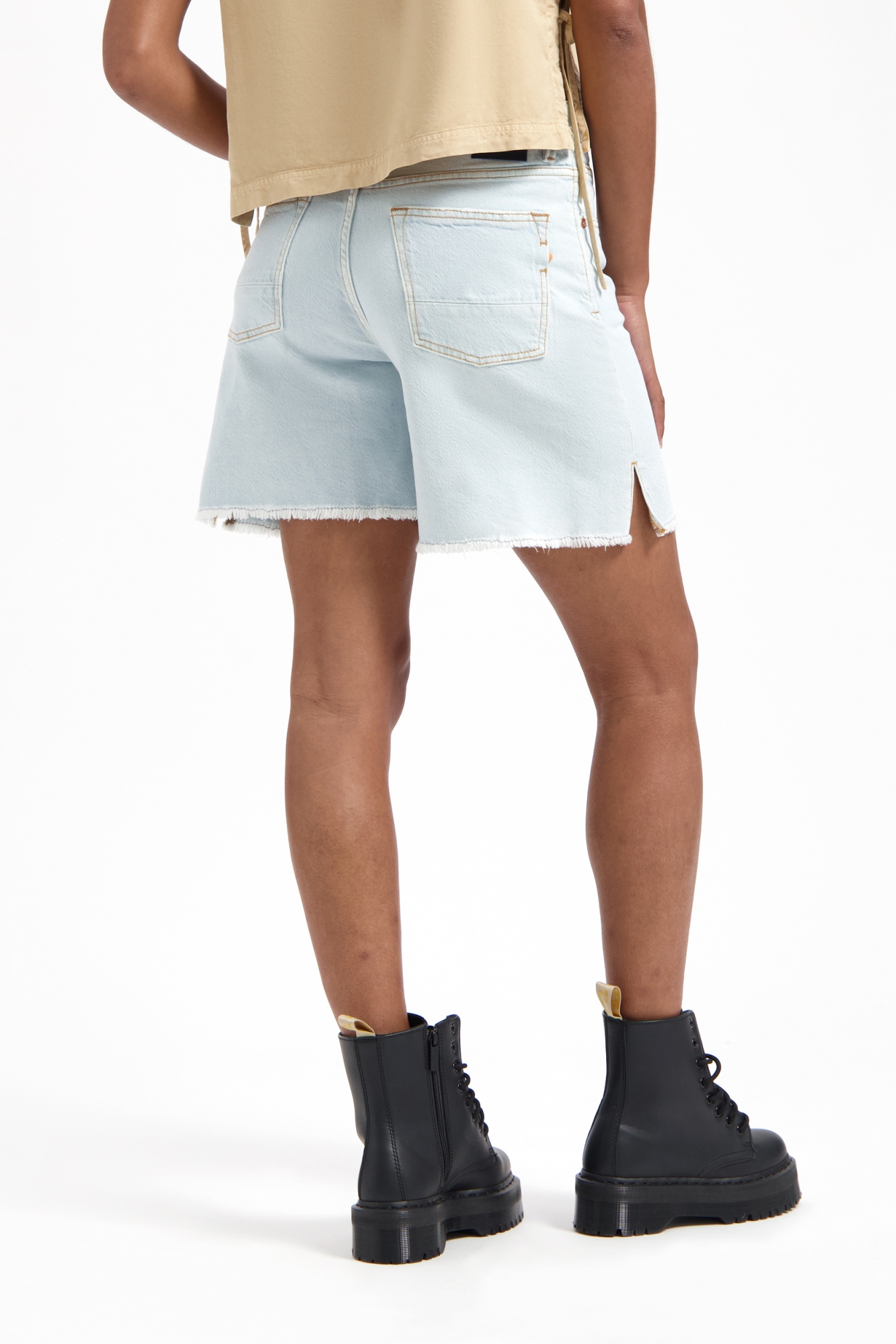 Kuyichi Damen vegan Shorts Feline High Rise Hellblau