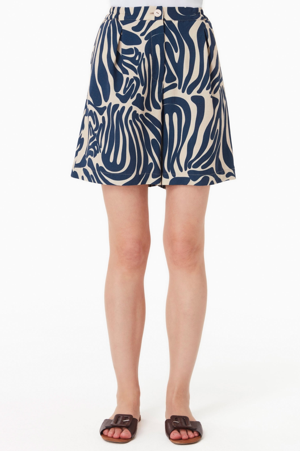 ORGANICATION Damen vegan Shorts Mit Muster Abstrakt