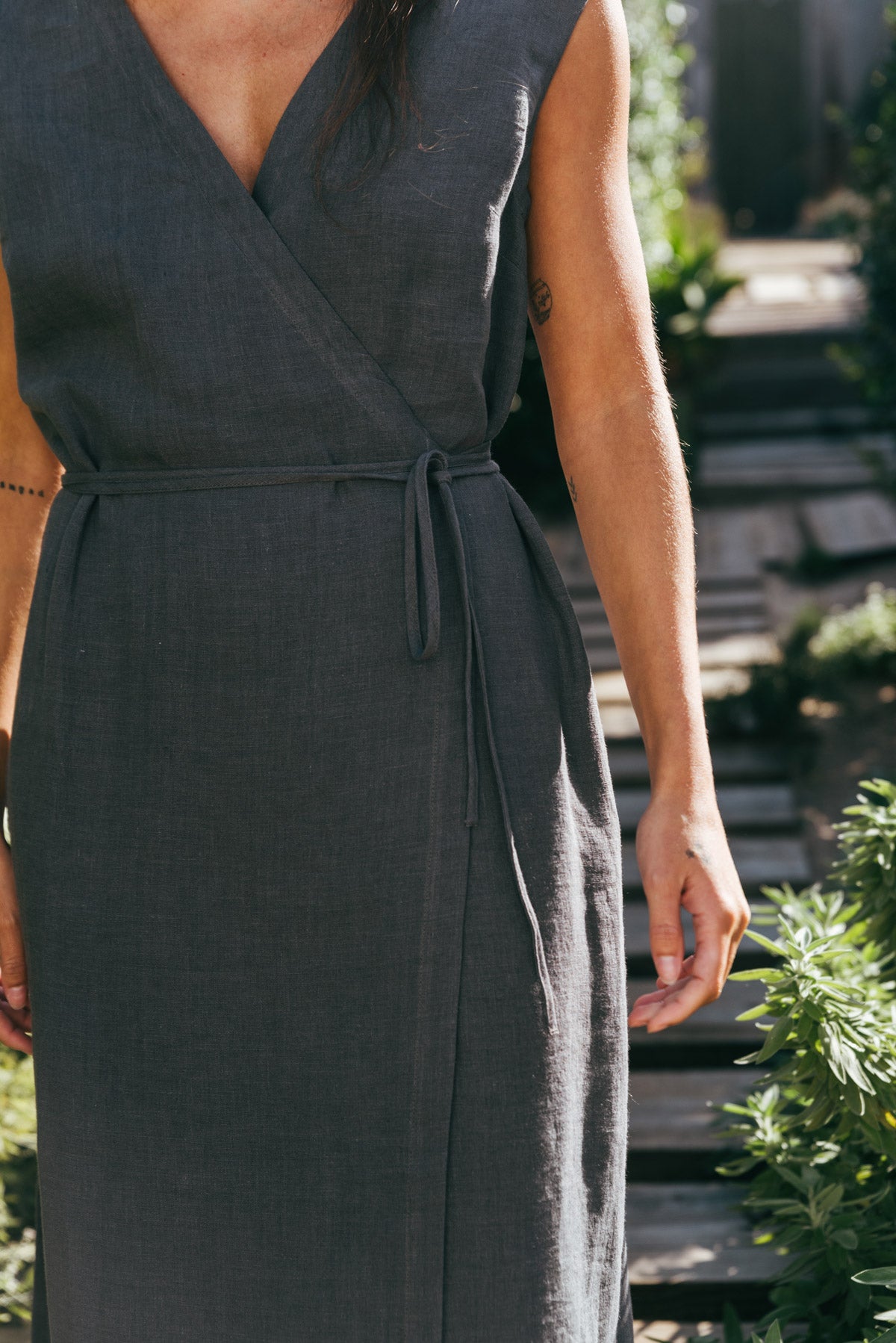 AmourLinen Dress Mid Length Aurora Charcoal AmourLinen Dress Mid Length Aurora Charcoal