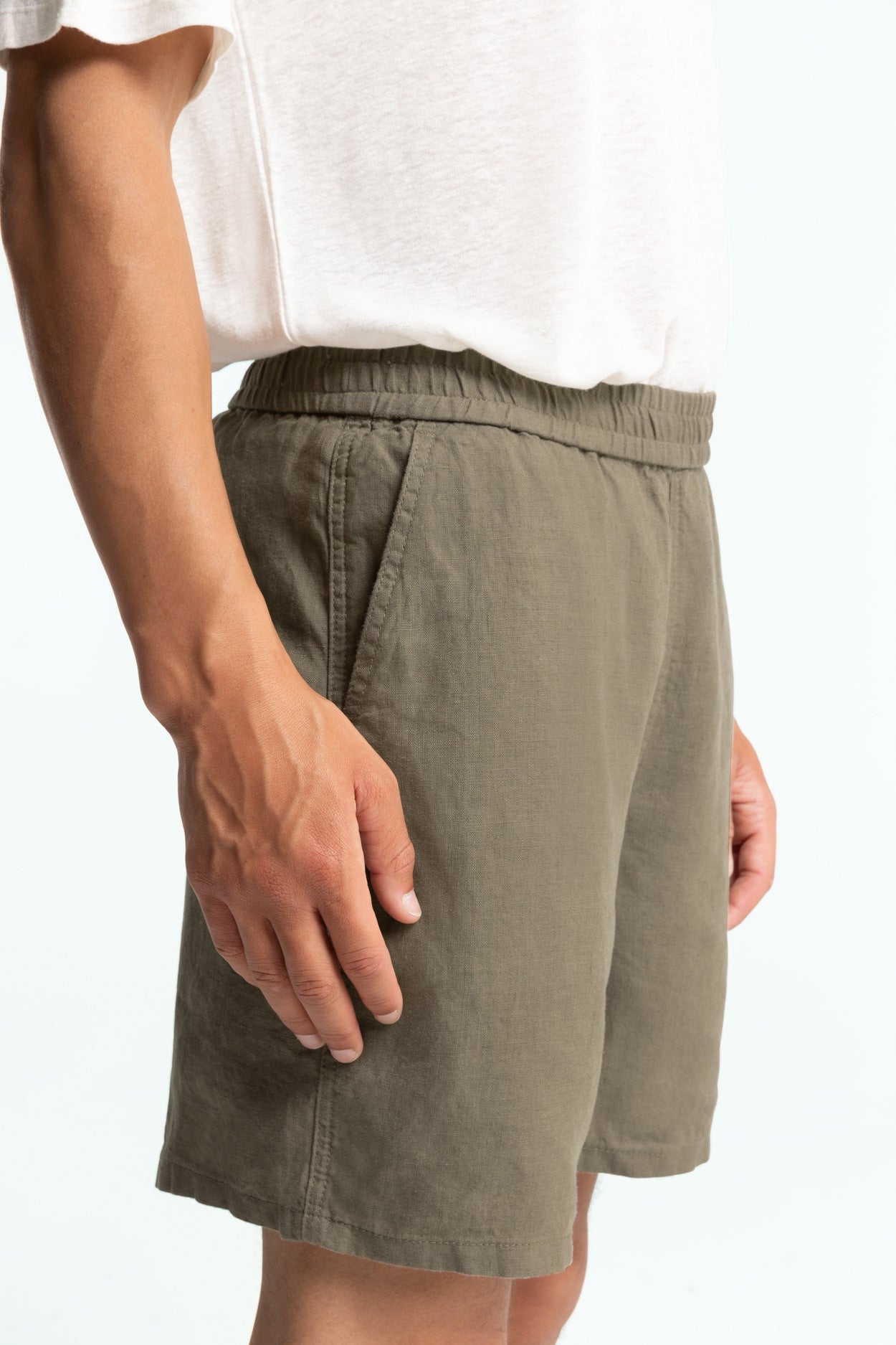 Image of Kings of Indigo mannen vegan Shorts Bidatsu Bungee Cord Donker Olijfgroen