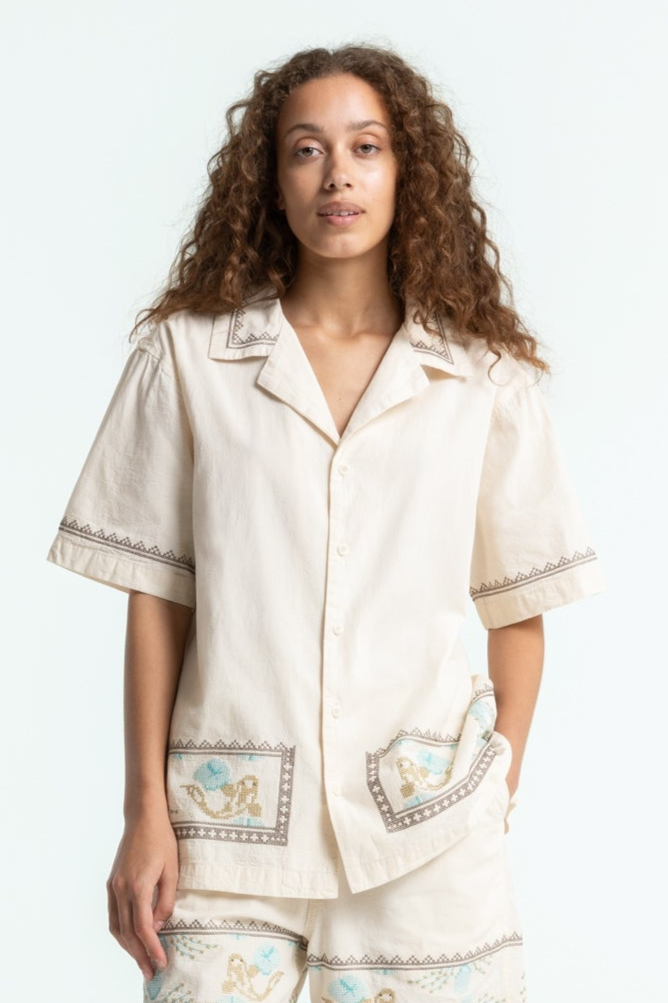 Image of Kings of Indigo mannen vegan Shirt Arkin Koi Vijver Crème