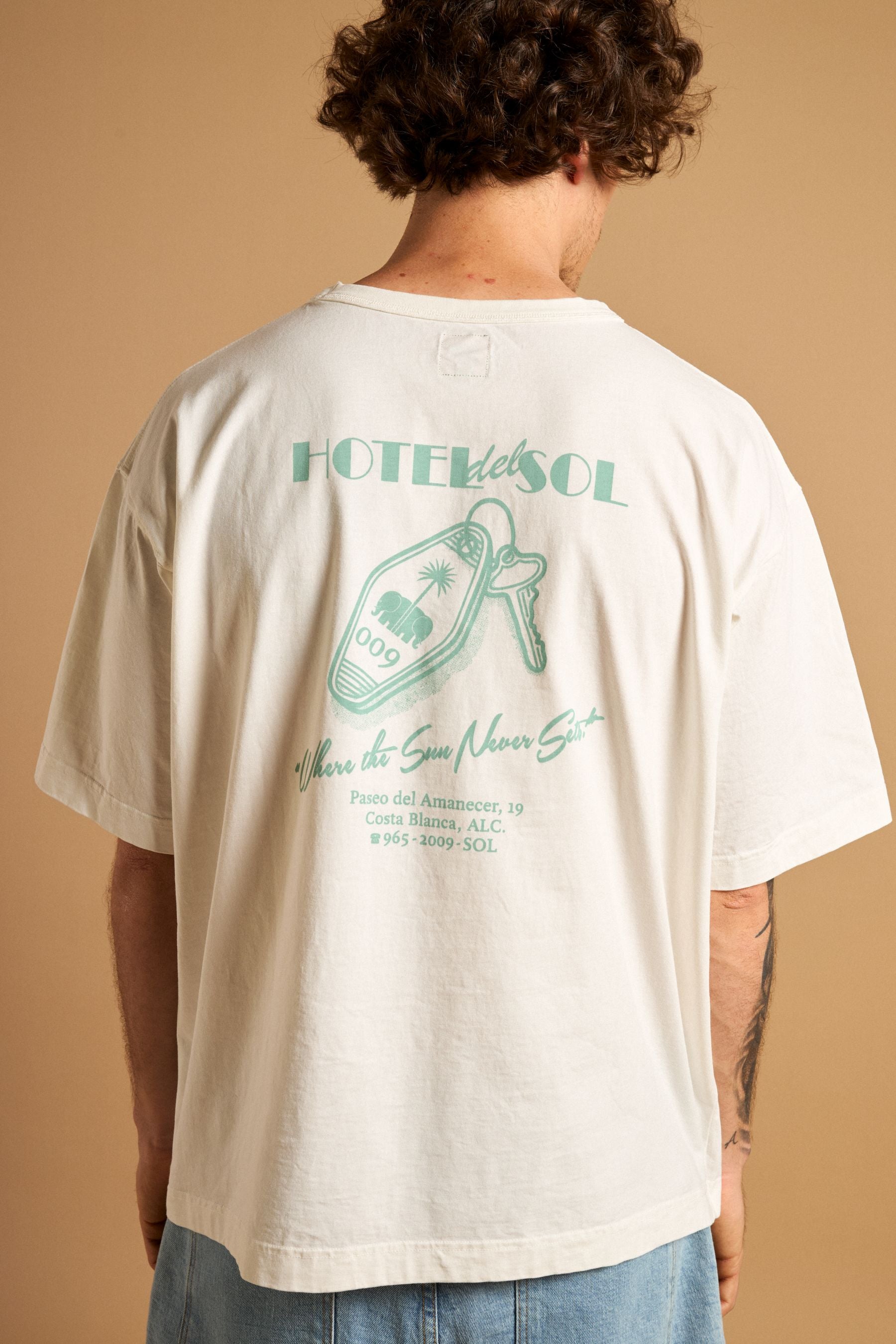 Image of Trendsplant mannen vegan T-Shirt Oversized Trendsplant X Antonyo Marest Sleutelhanger Schuimwit