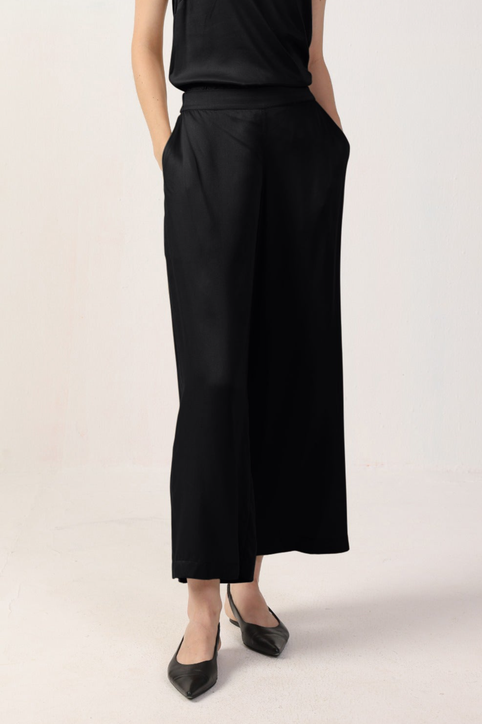 Neu Nomads Damen vegan Hose Cropped Giada Schwarz