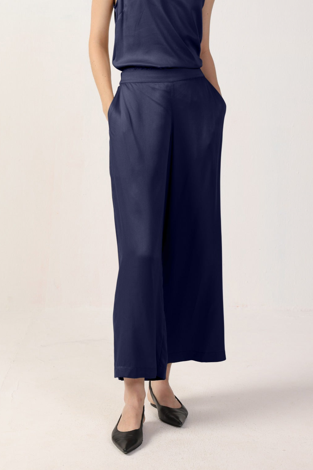 Neu Nomads Damen vegan Hose Cropped Giada Mitternacht