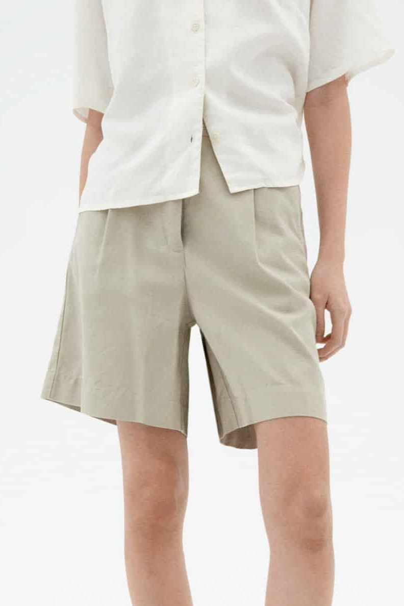 Thinking mu Damen vegan Shorts Lia Haferflocken