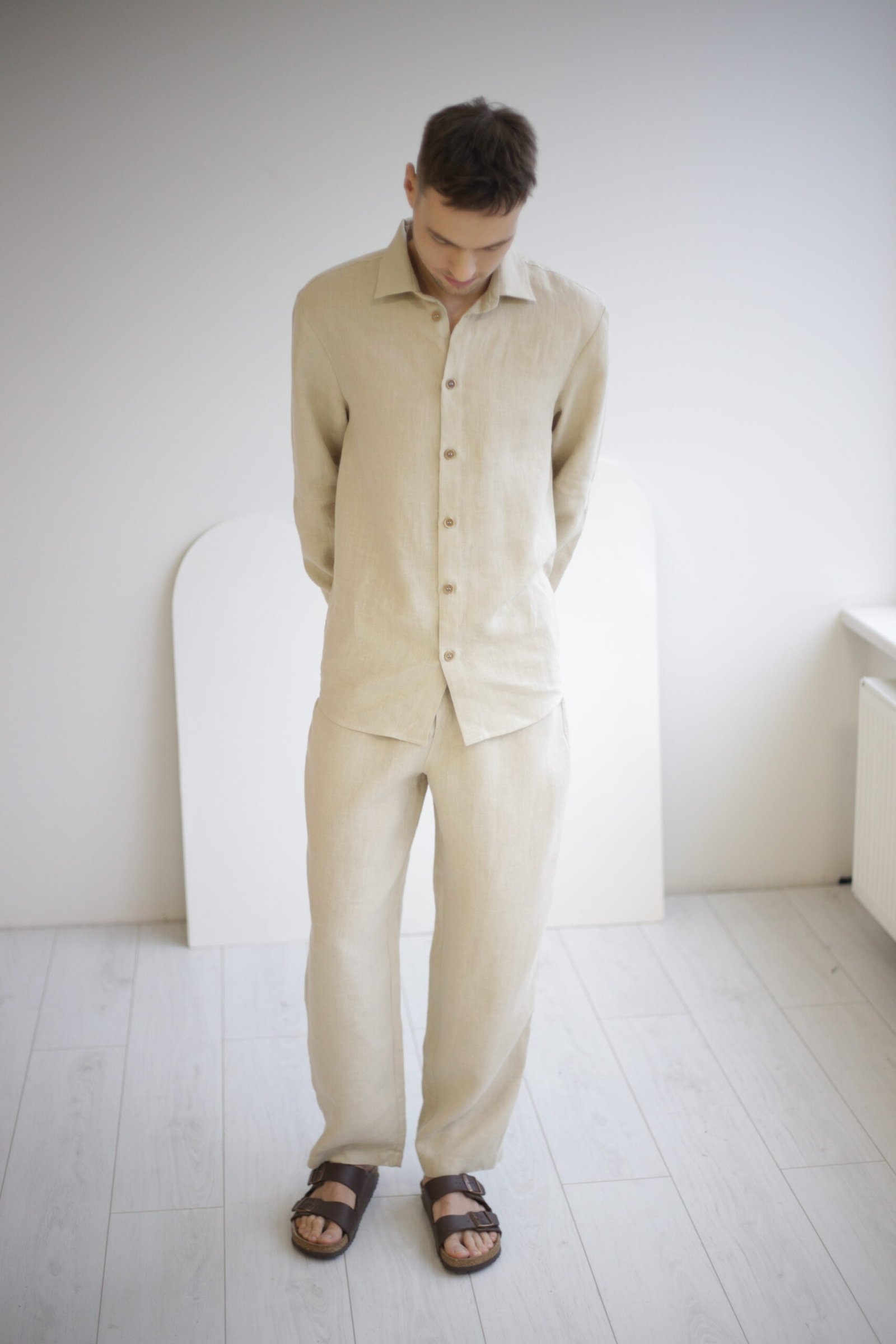 Image of Amber Linen mannen vegan Set Shirt En Broek Licht Zand