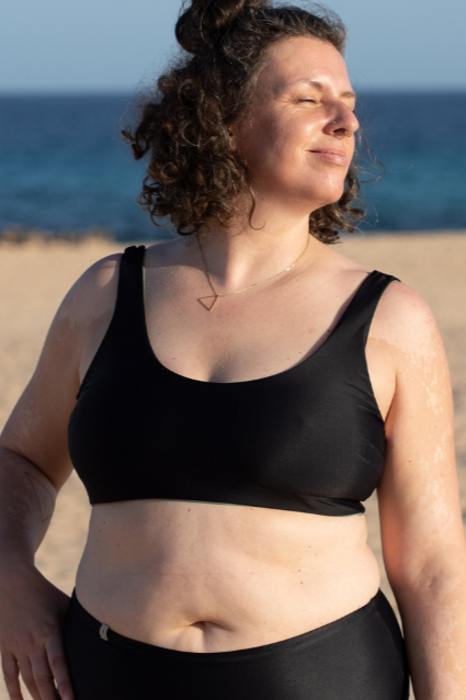Inaska Damen vegan Bikinioberteil Reversible Pure Black Khaki