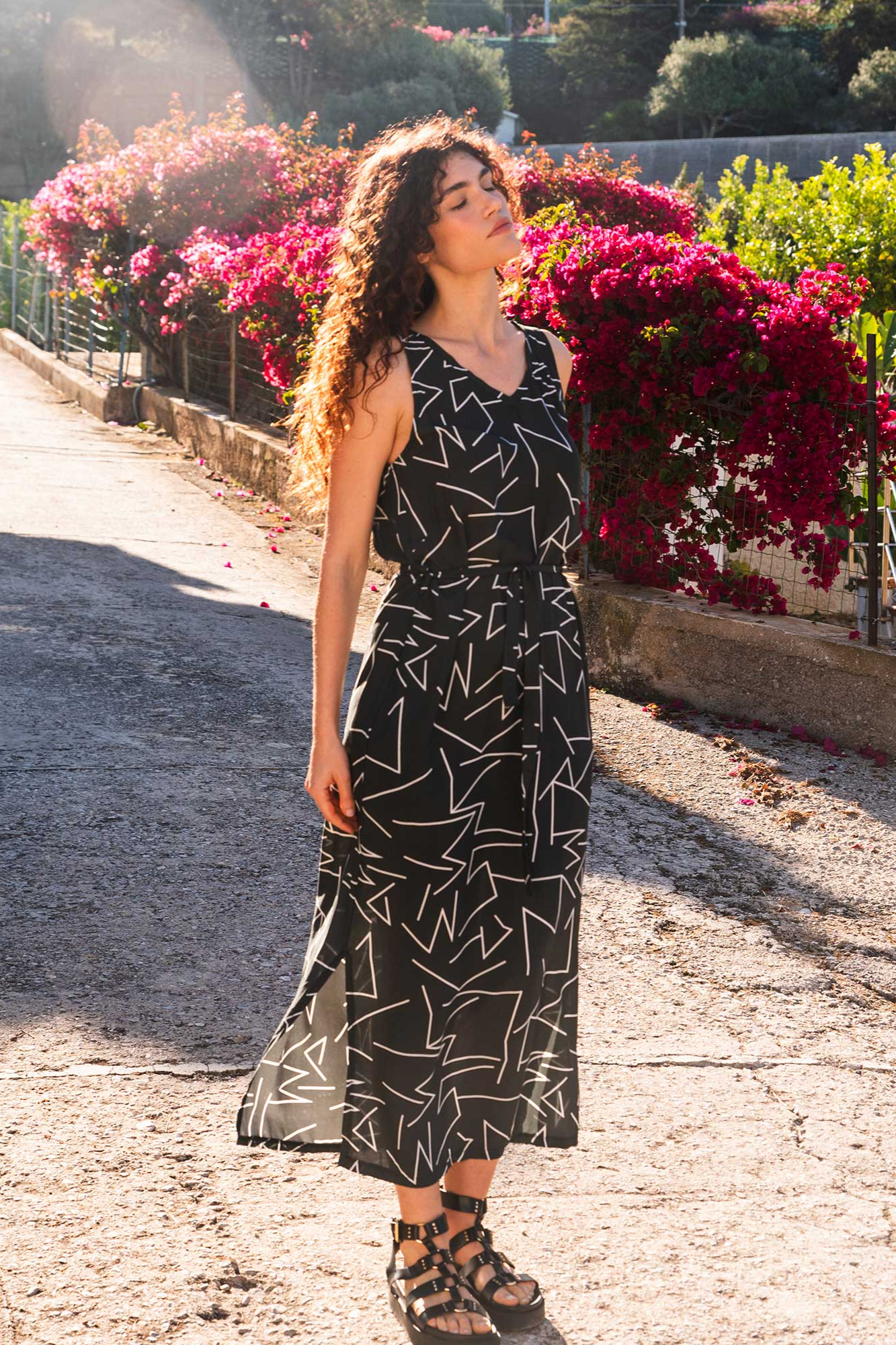 Widda Damen vegan Kleid Vani Lines Schwarz