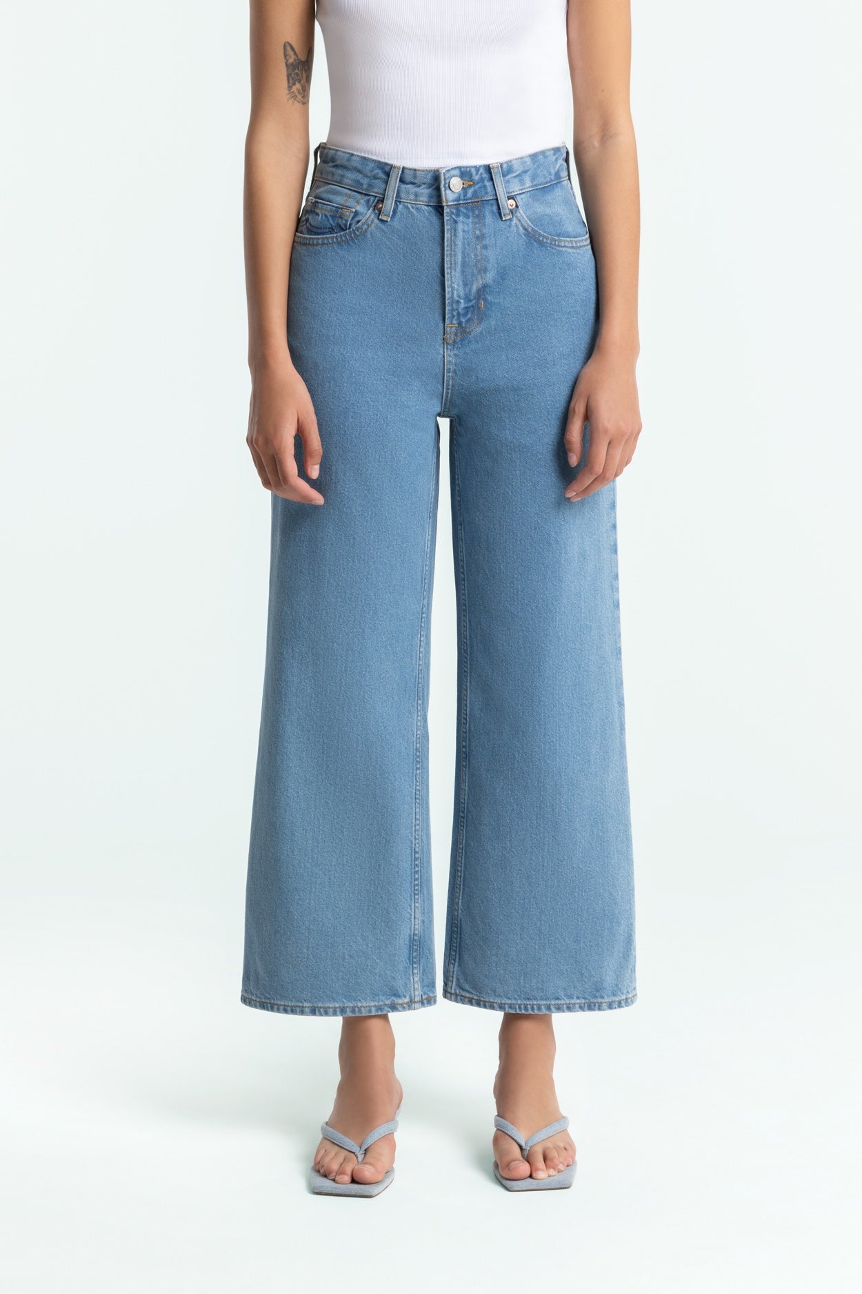 Kings Of Indigo Damen vegan Cropped Jeans Elisabeth Clean Holo Mid Vintage Blau