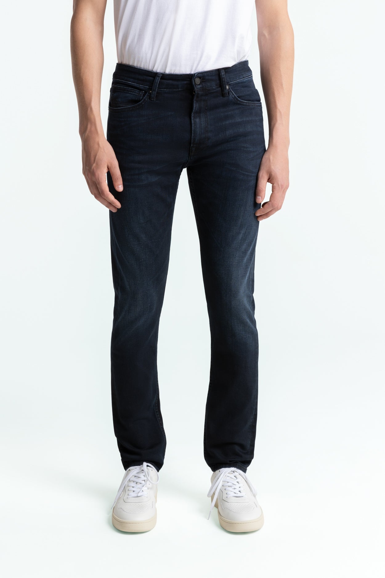 Kings Of Indigo Herren vegan Jeans John Worn Blau Schwarz