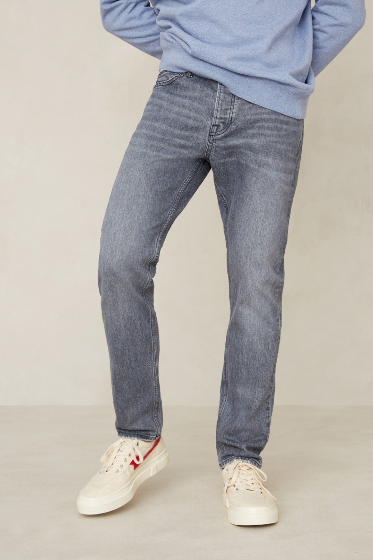 Kings Of Indigo Herren vegan Jeans John Carson Flintstone Getragen Grau