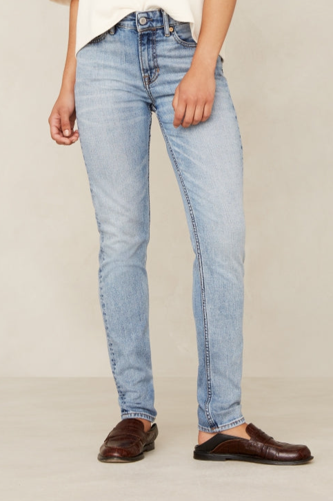 Kings Of Indigo Damen vegan Jeans Juno Well Worn Hellblau