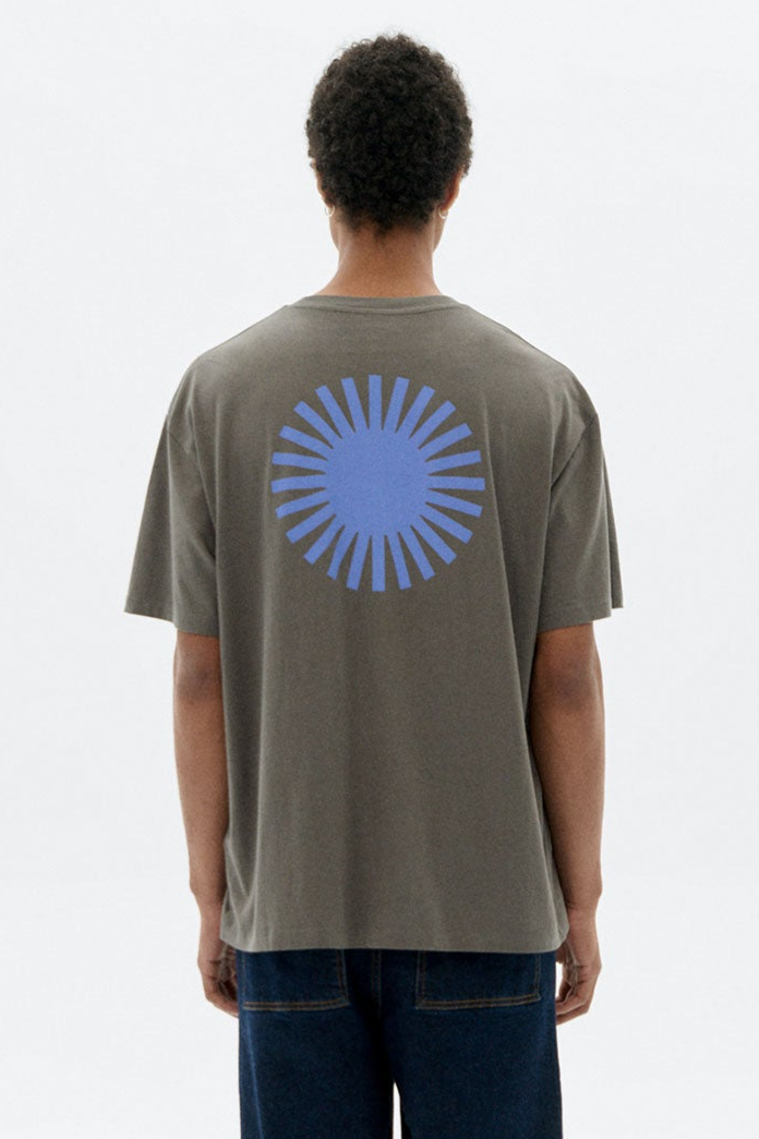 Thinking mu Herren vegan T-Shirt Aaron Mit Blauer Sonne Grau