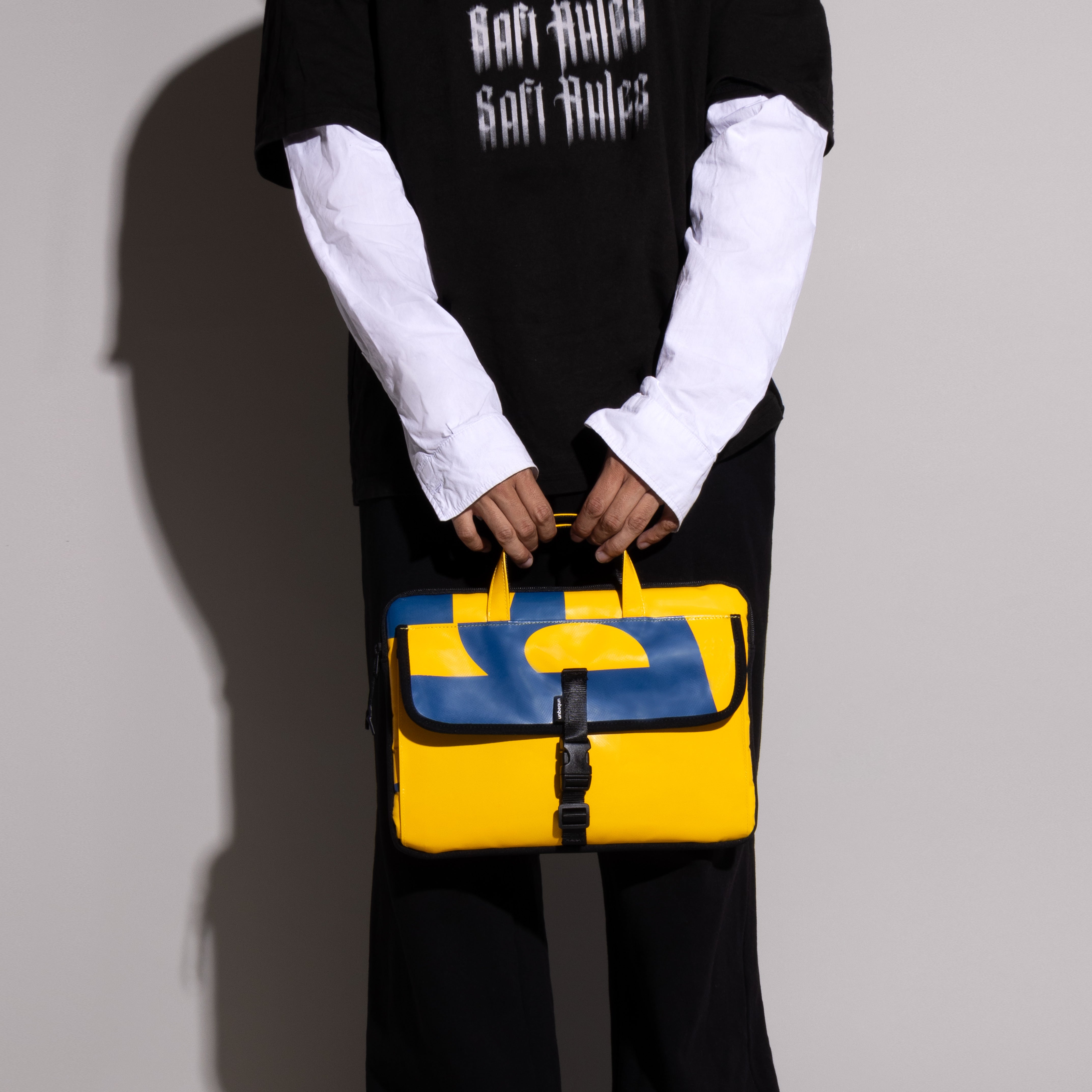 UNBEGUN men vegan Laptop Sleeve With Handle Printed Yellow