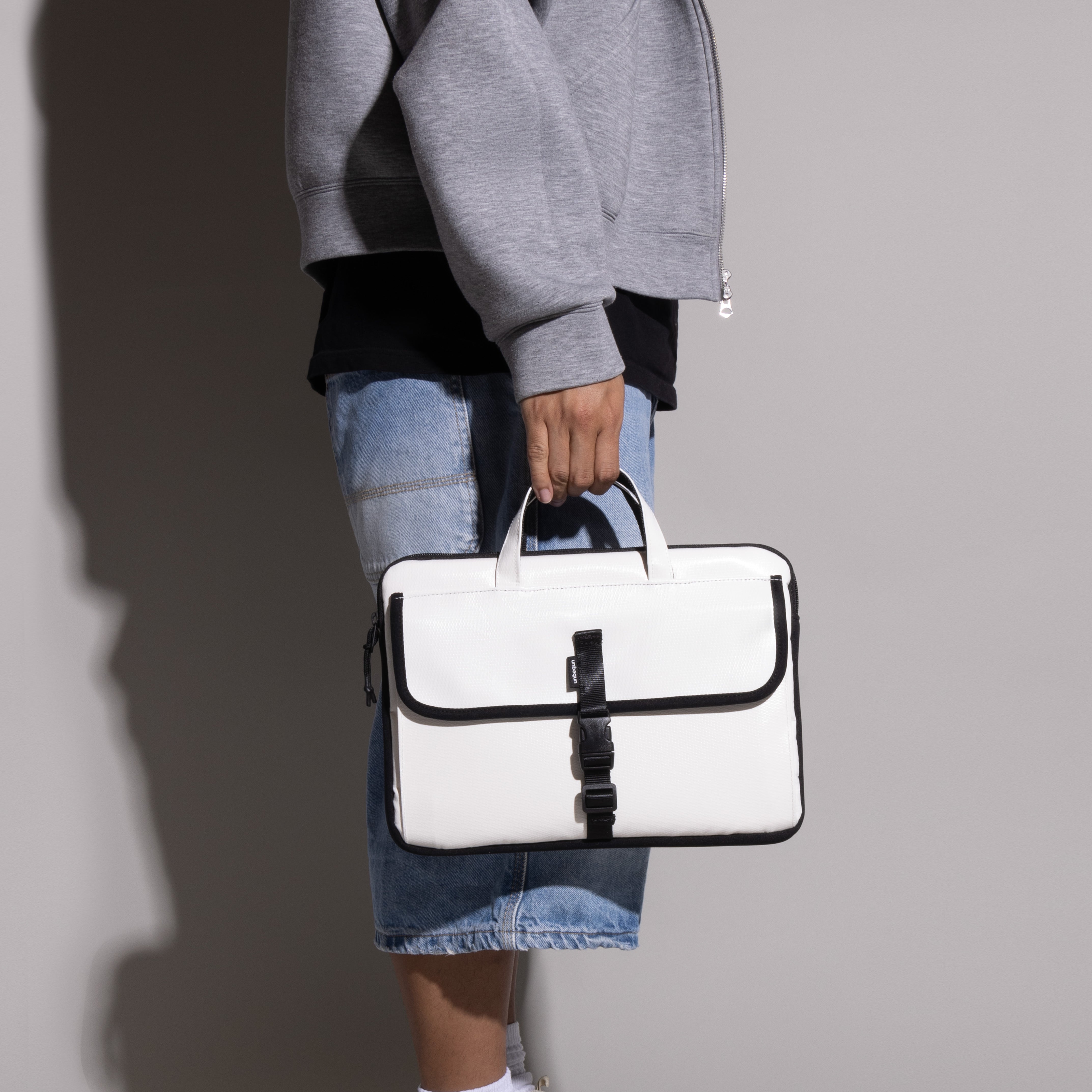 UNBEGUN men vegan Laptop Sleeve With Handle White