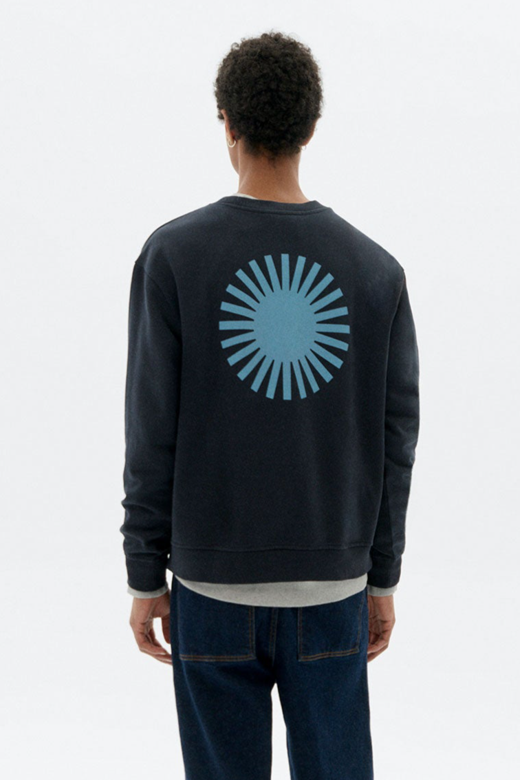 Thinking mu Herren vegan Sweatshirt Leon Sun Backprint Blau