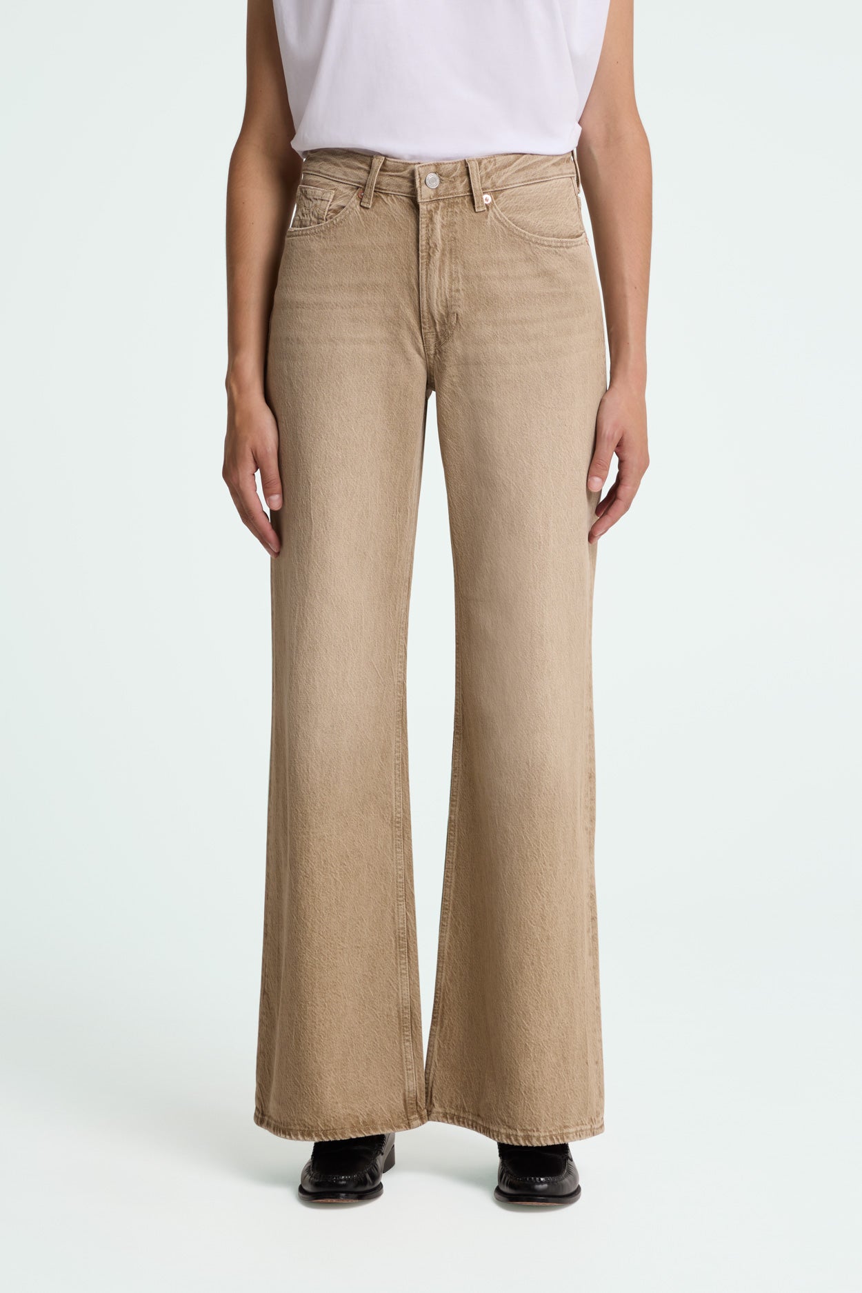 Kings Of Indigo Damen vegan Jeans Flare Jane Dark Beige