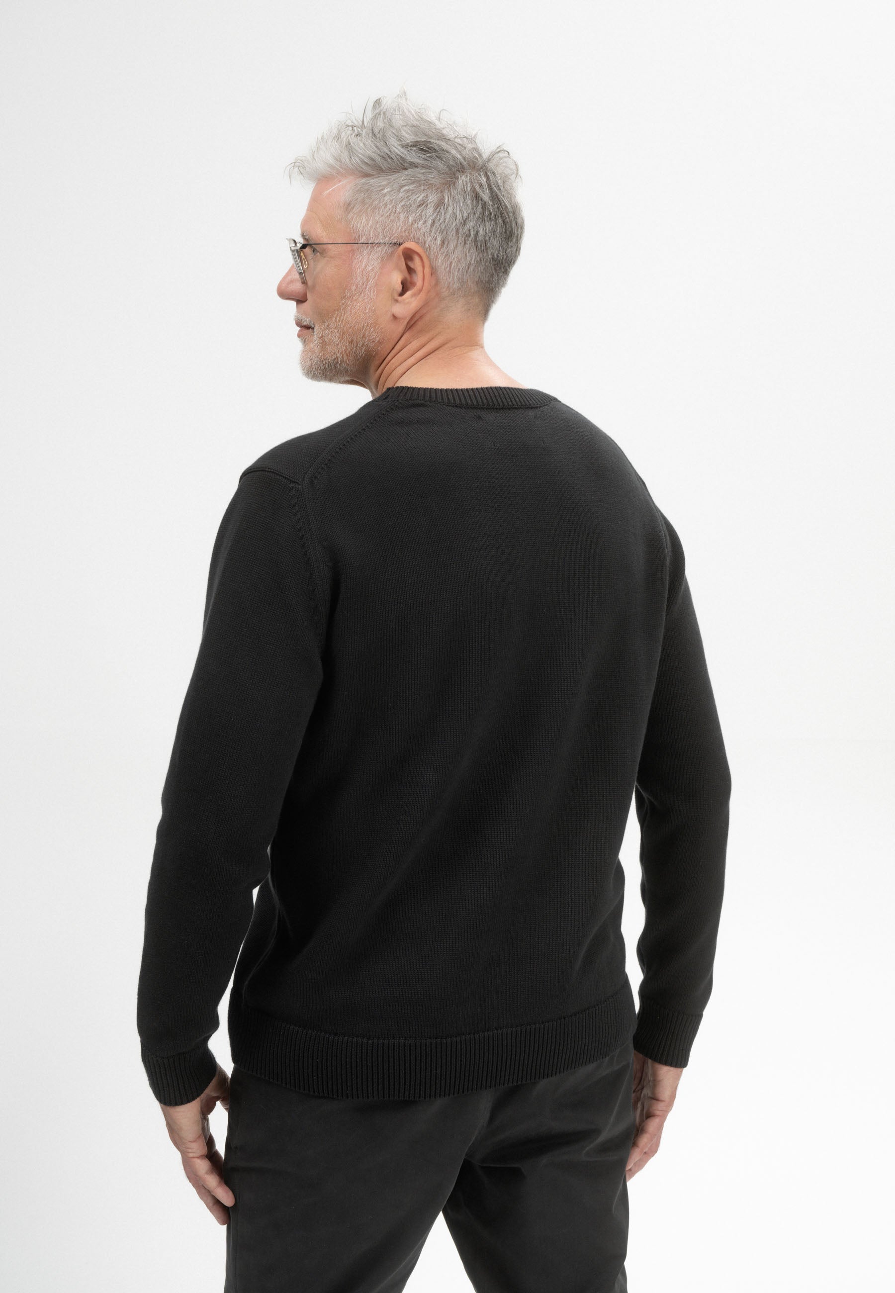MELA men vegan Knitted Sweater Charun Black