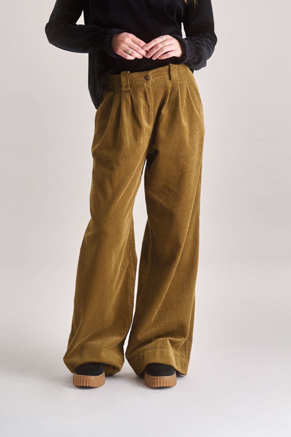 KOMODO Damen vegan Hose Lola Cord Olive