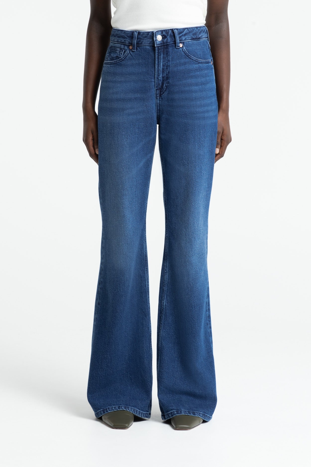 Image of Kings of Indigo dames vegan Jeans Kukiko Mid Blue