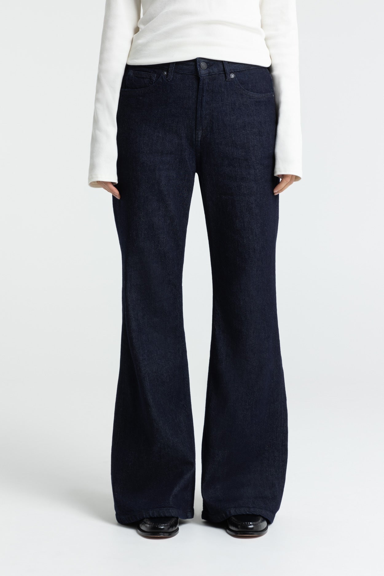 Image of Kings of Indigo dames vegan Jeans Kukiko Blue Rinse