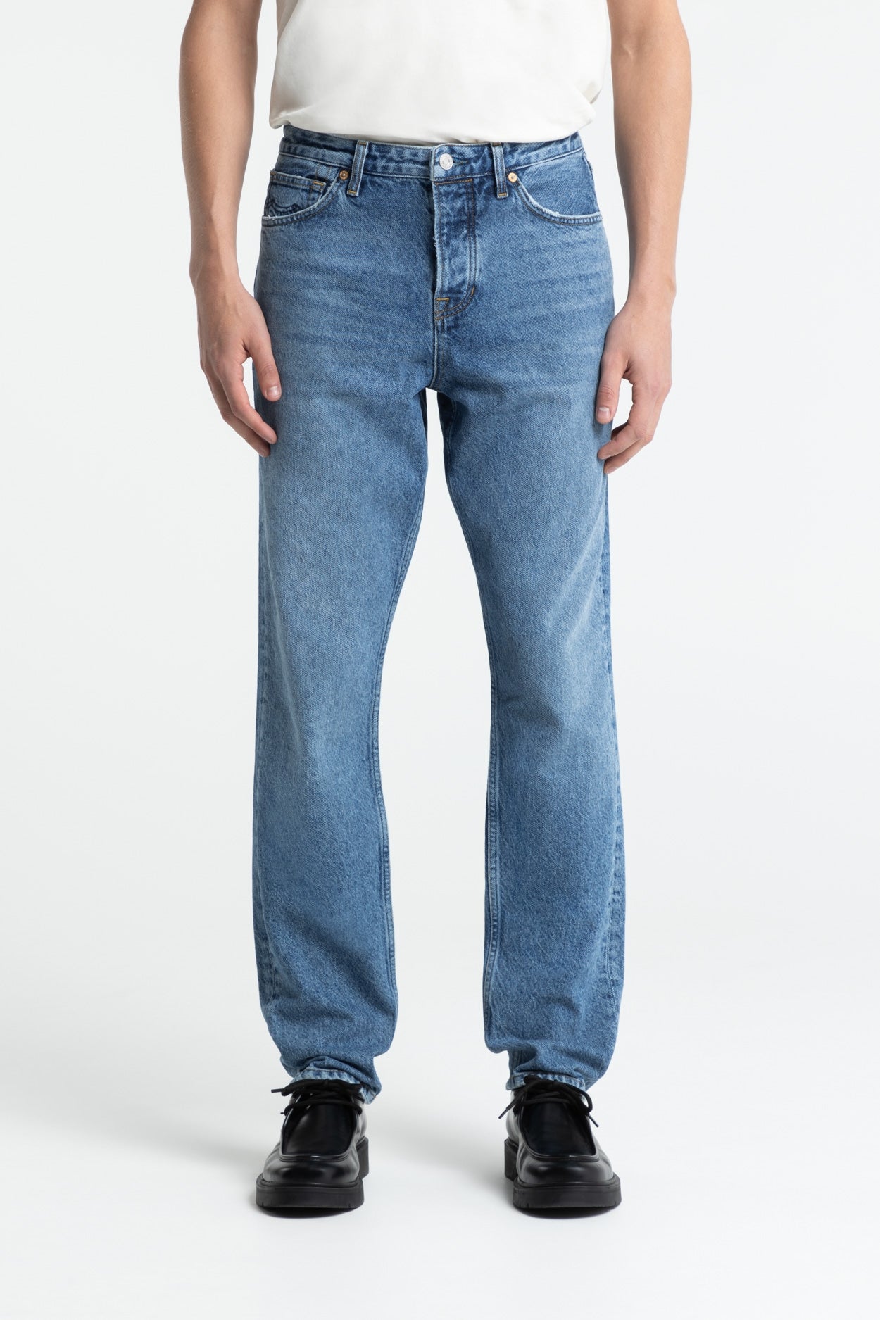 Image of Kings of Indigo mannen vegan Jeans Susan Mid Denim Blauw