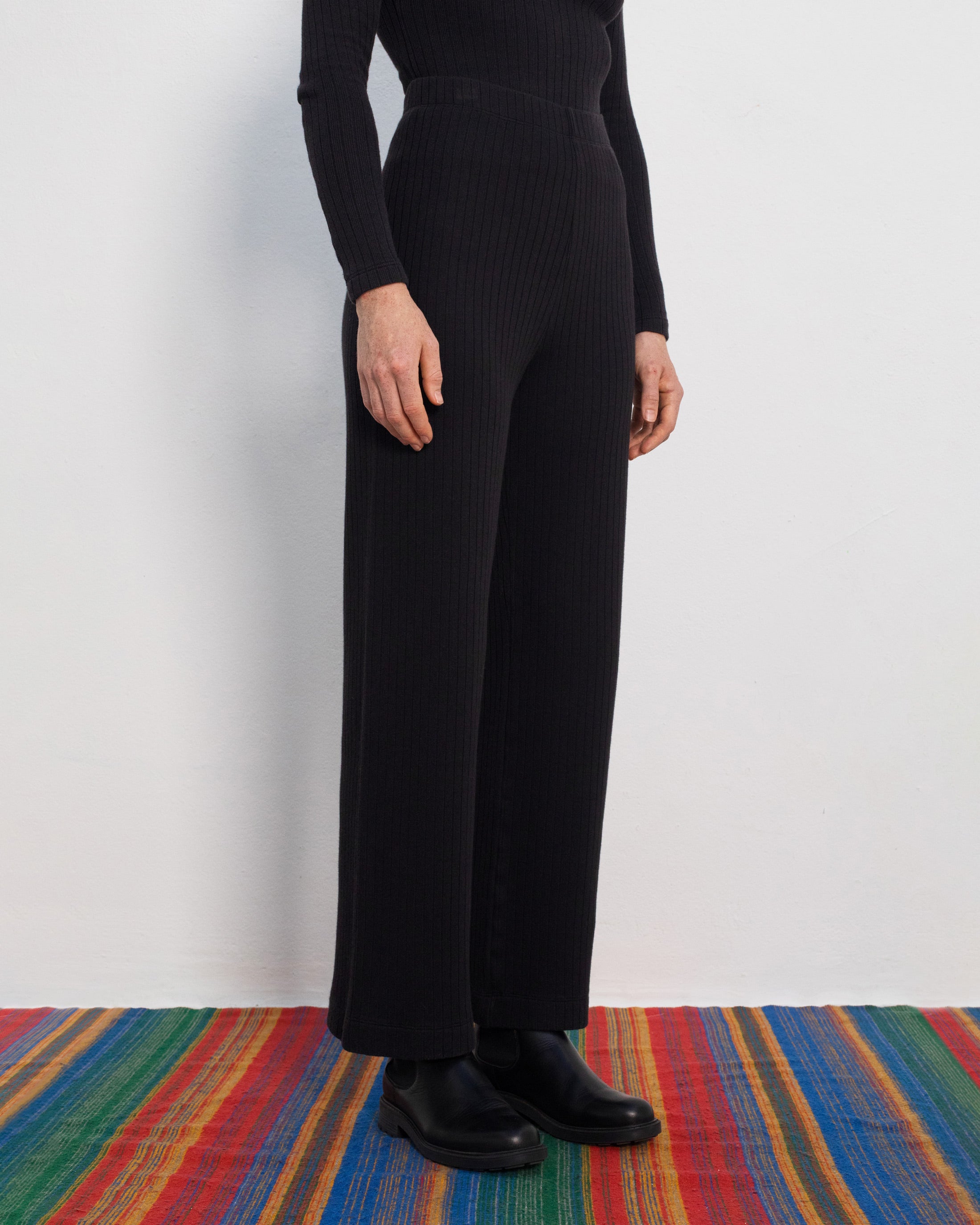 106078 - Damen vegan Hose Gerippt Schwarz