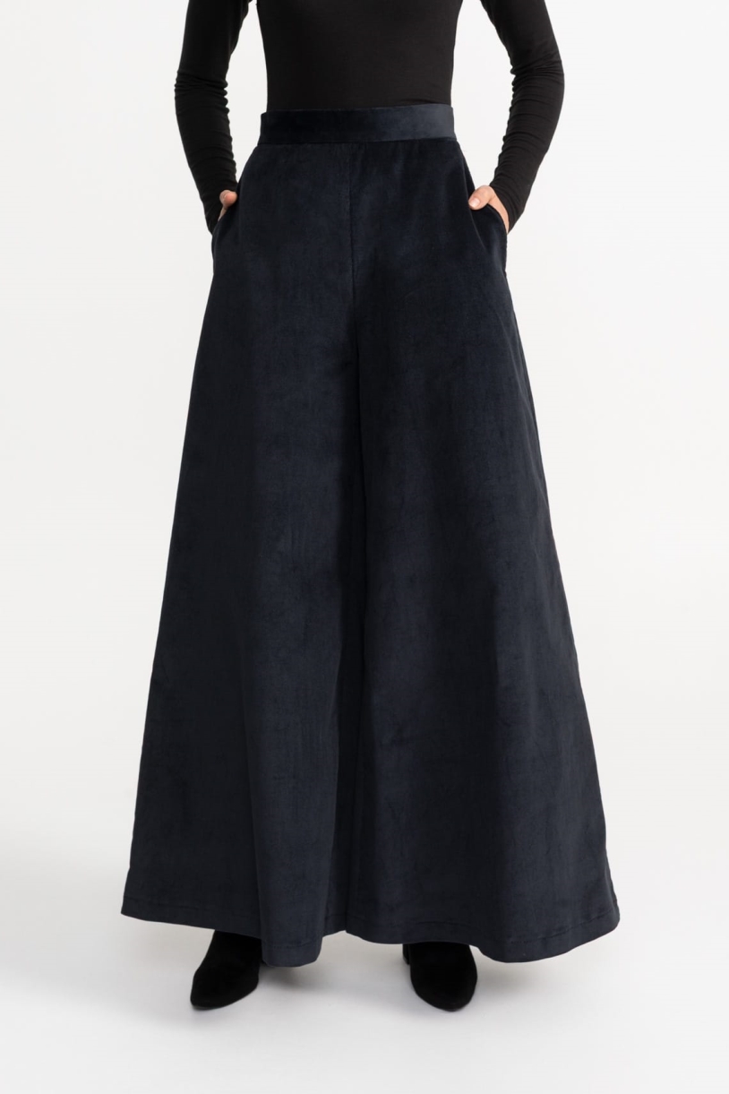 Image of De IONESCU dames vegan Broek Palazzo Corduroy Marineblauw