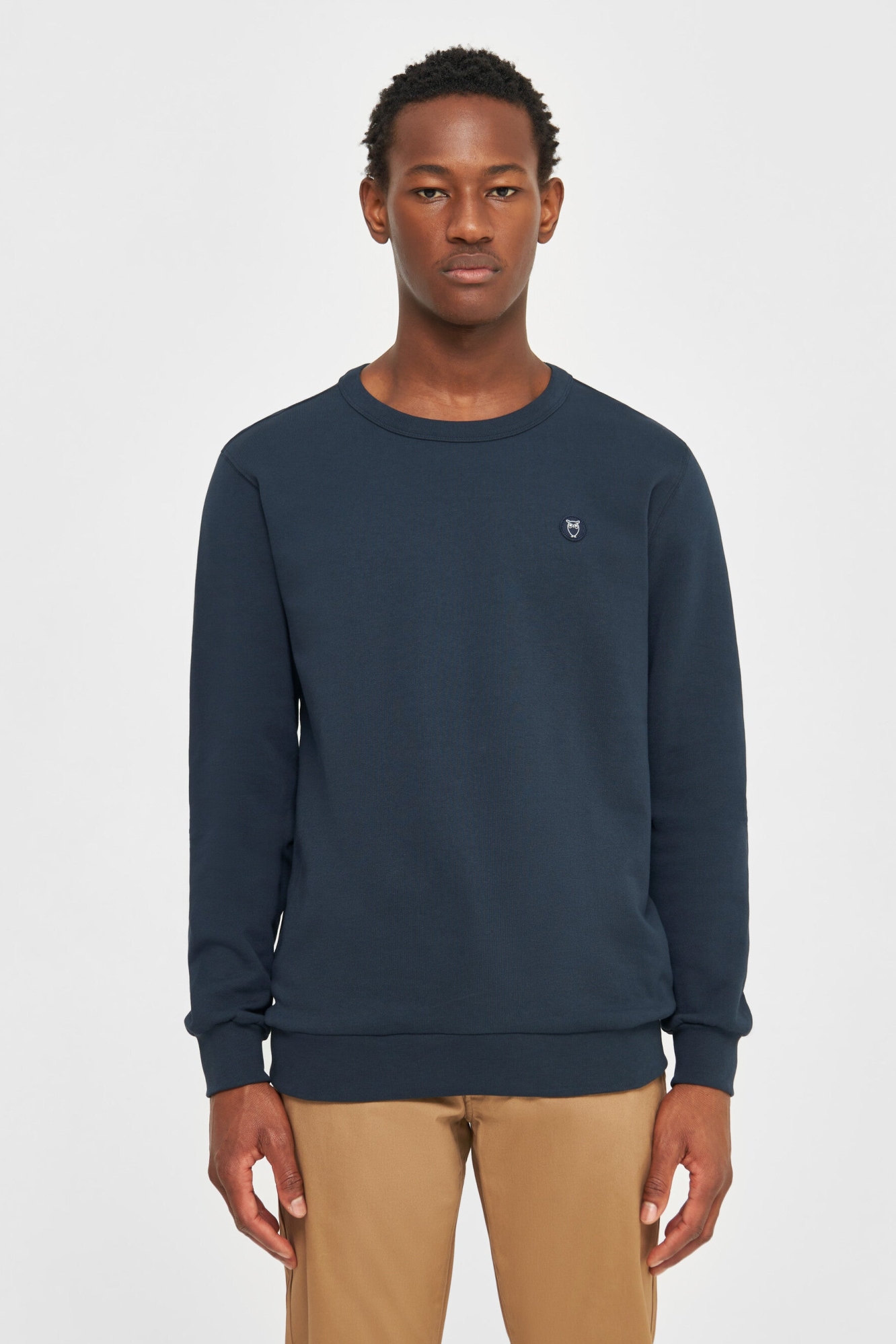 Image of KnowledgeCotton Apparel mannen vegan Sweatshirt Basic Badge Totaal Eclipse Marineblauw