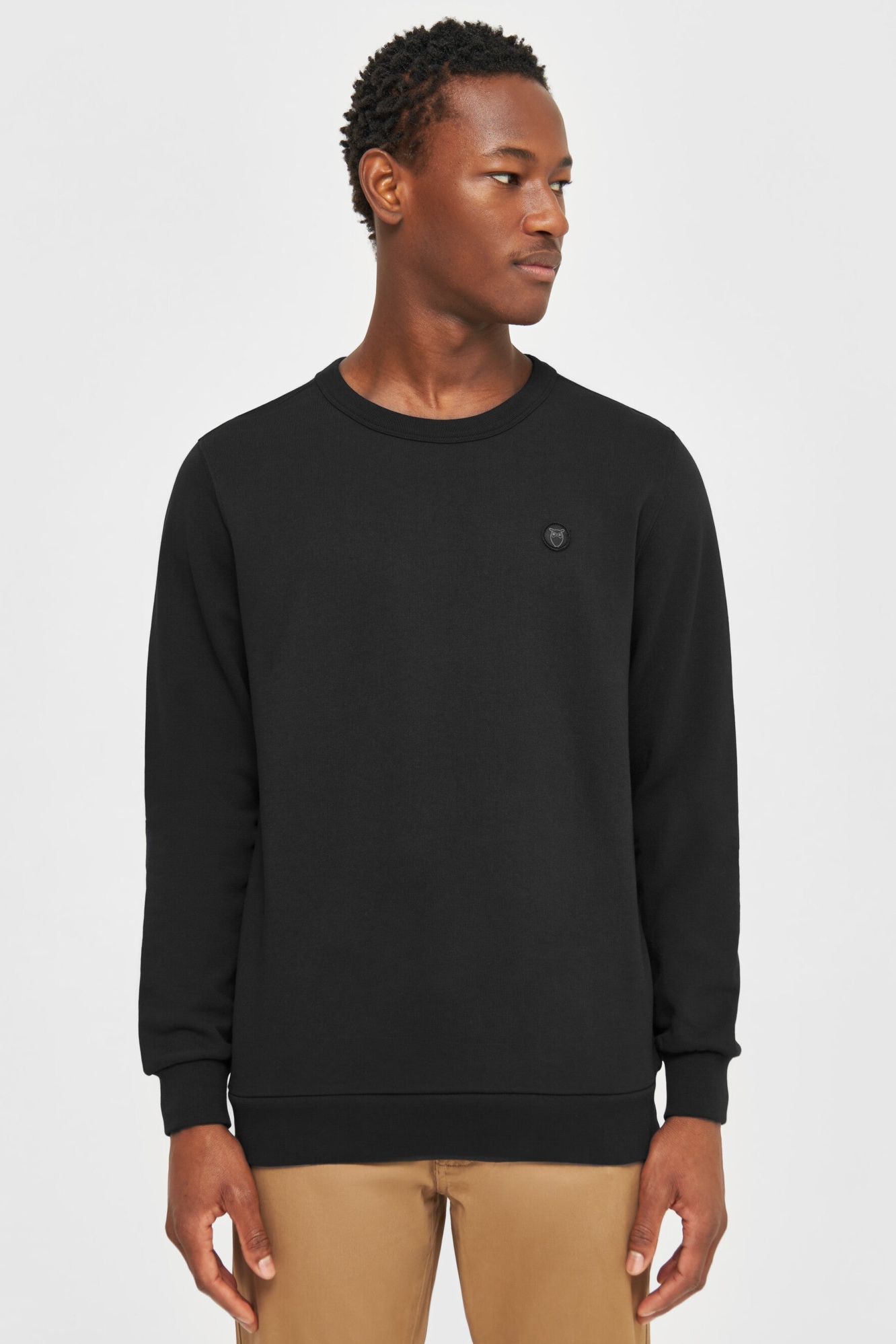 Image of KnowledgeCotton Apparel mannen vegan Sweatshirt Basic Badge Zwart Jet